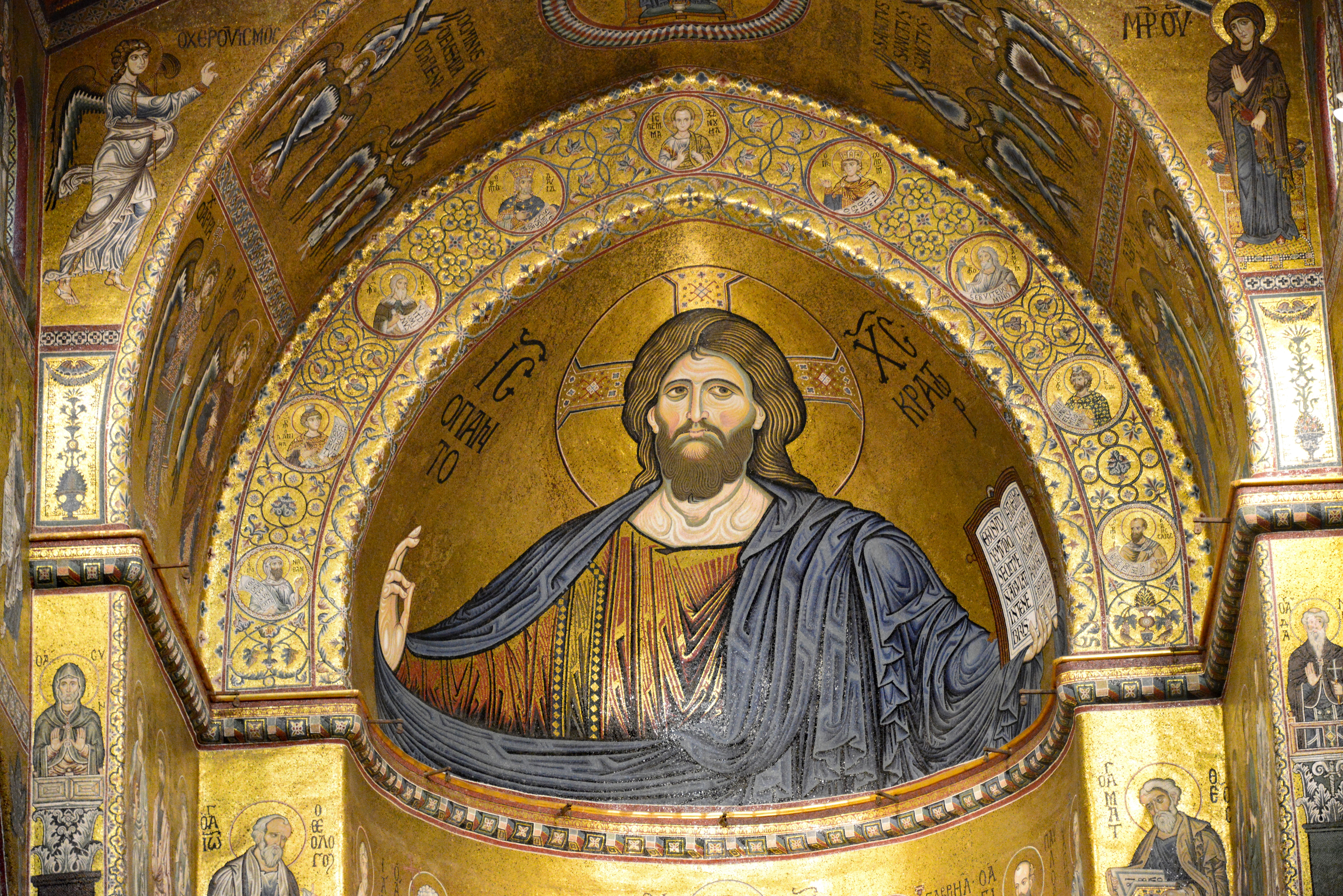 Storslået gylden mosaik af Kristus Pantokrator i Monreale Katedralens apse, Palermo, Sicilien