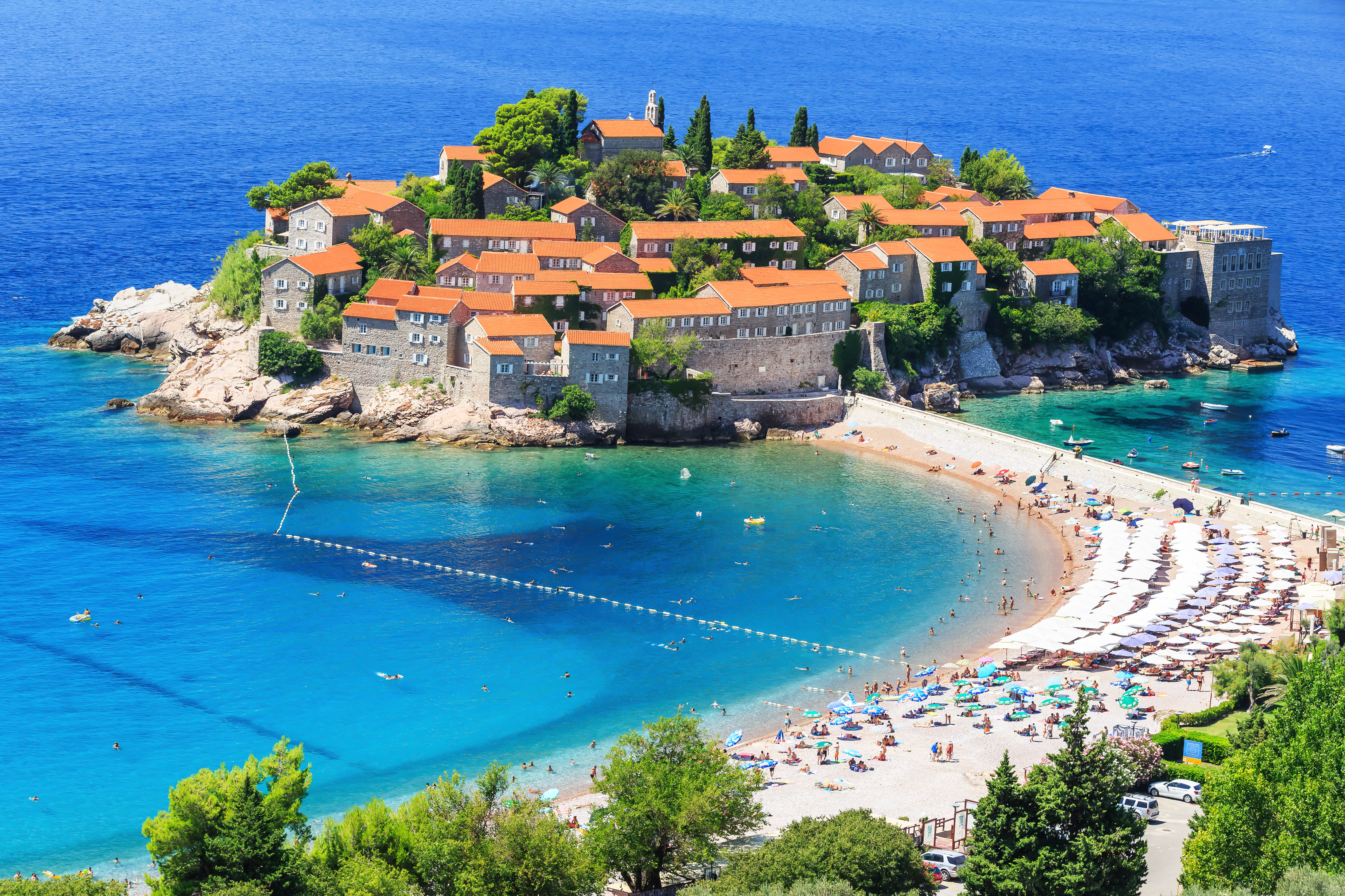 Sveti Stefan Montenegro - pittoresk ø-resort med krystalklart vand og sandstrand