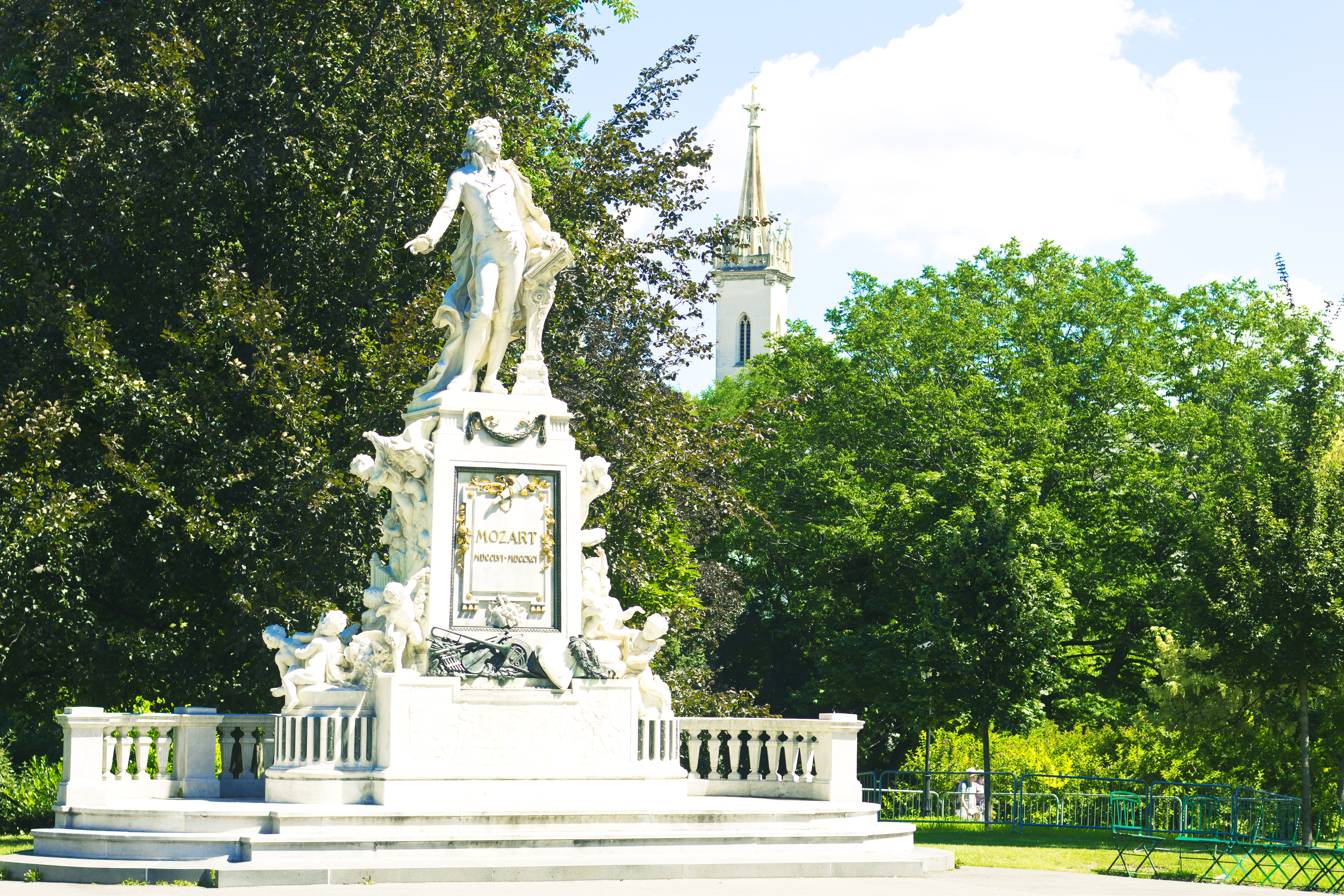 Mozart mindesmærke i Wien Østrig på solrig sommerdag