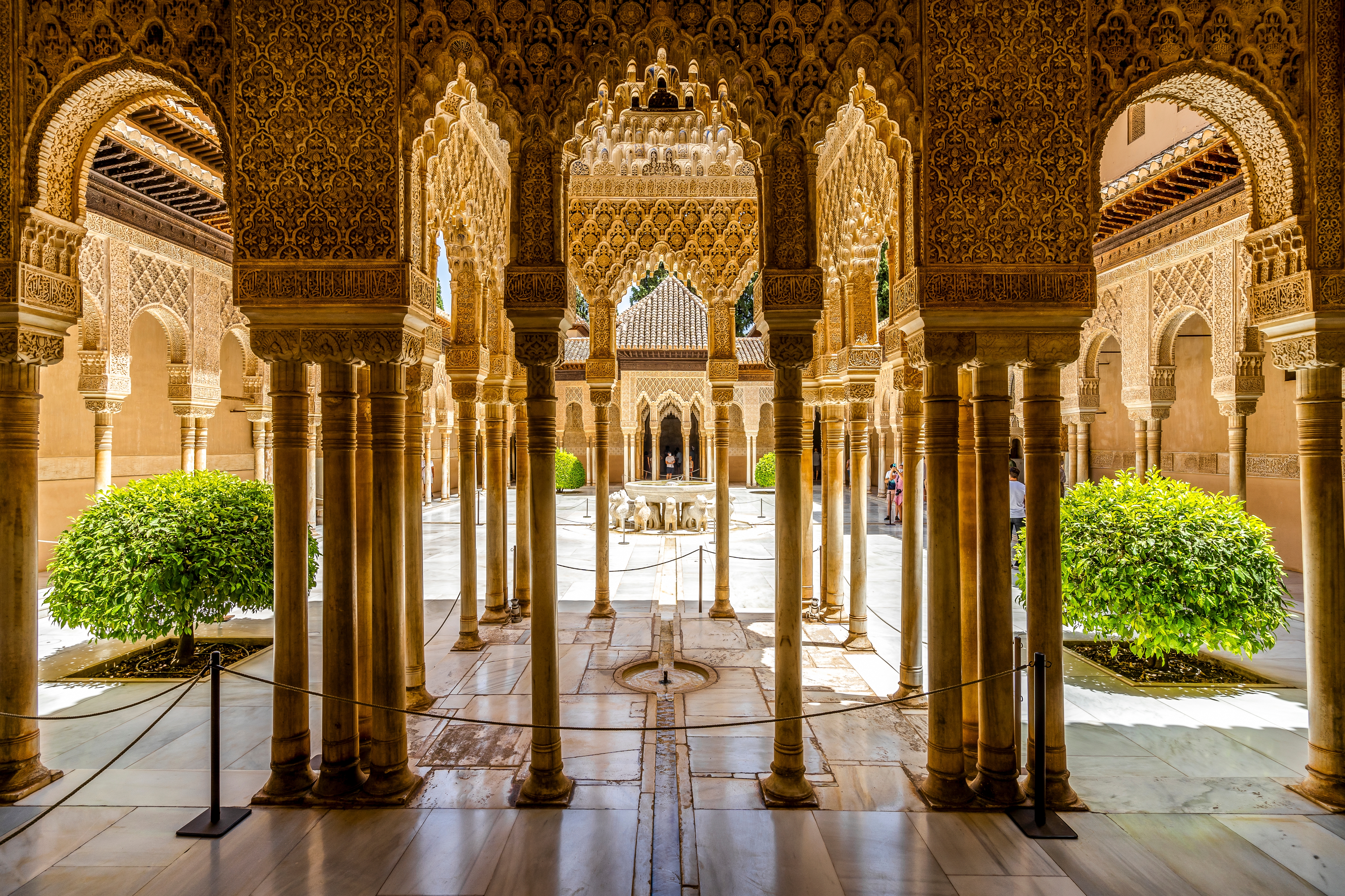 UNESCO-verdensarv Nasrid-paladsets gård med klassiske mauriske elementer i Granada