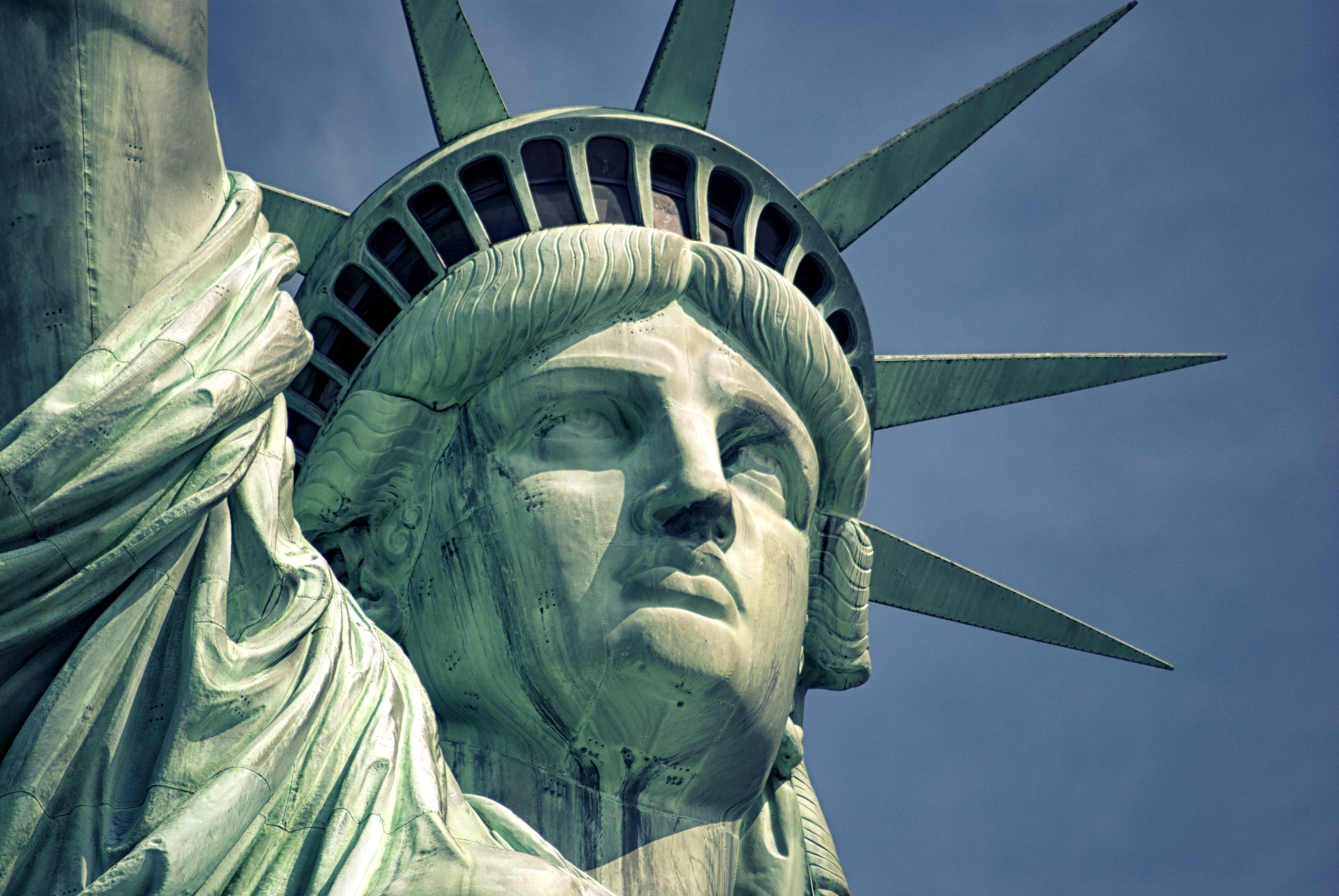 Frihedsgudinden close-up med krone og ansigt i New York Harbor