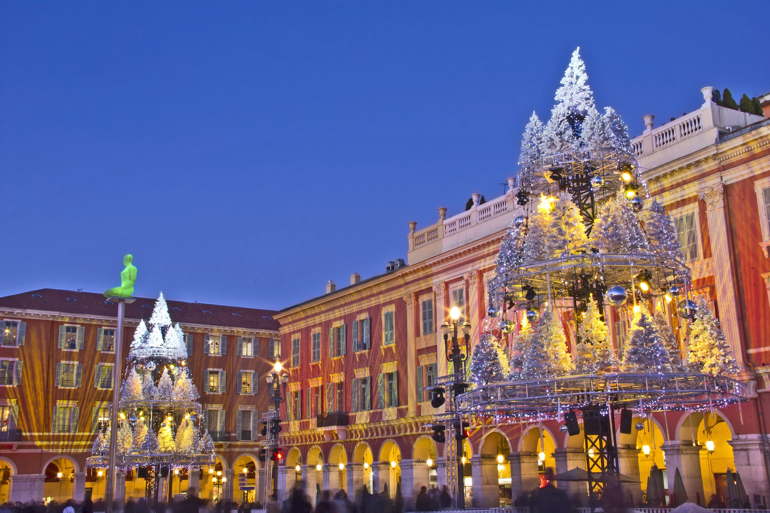 Place Masséna i Nice med spektakulært julemarked og romantisk aftenstemning