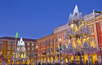 Place Masséna i Nice med spektakulært julemarked og romantisk aftenstemning