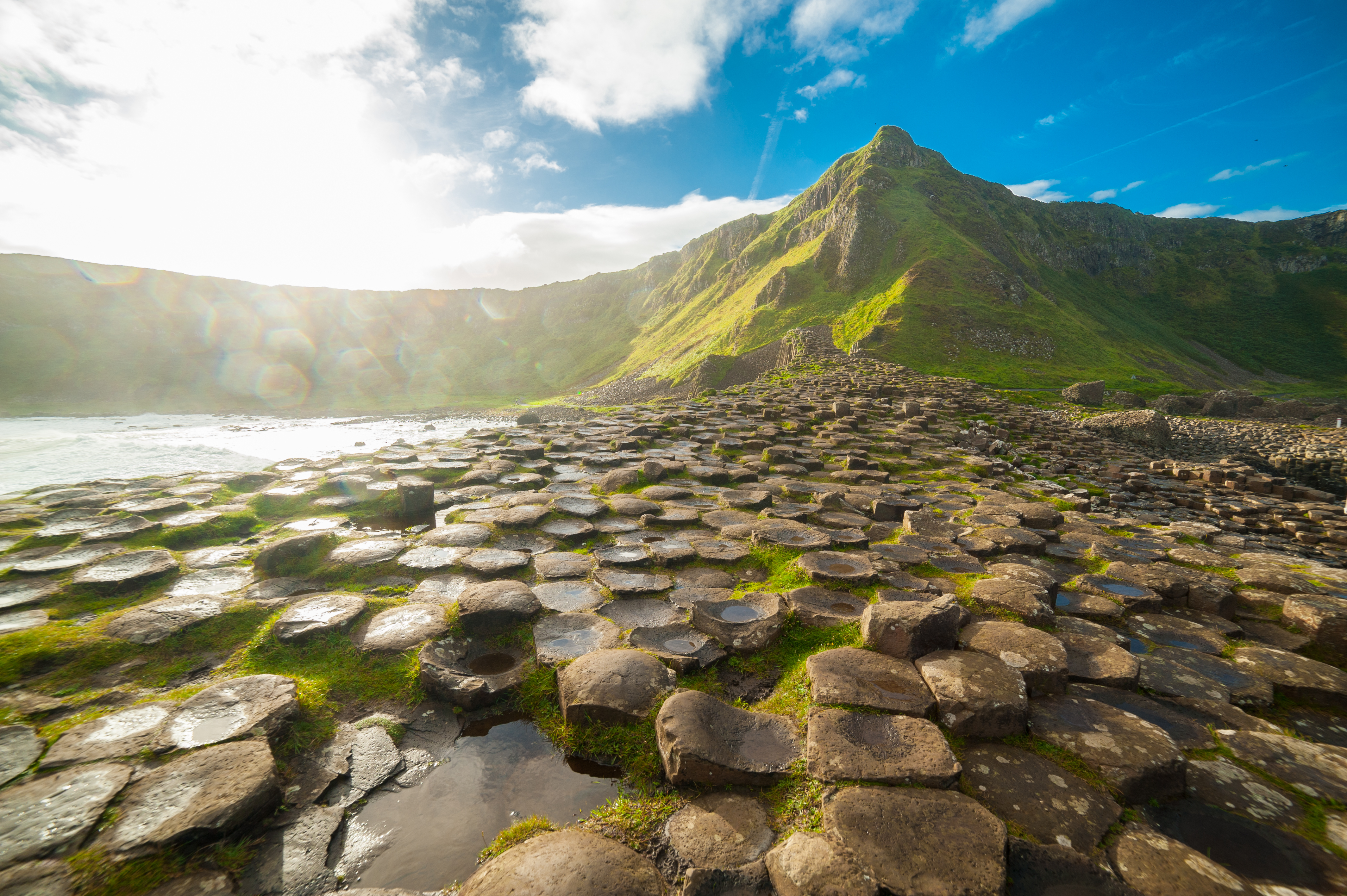 Nordirlands berømte Giants Causeway basalt klinter ved Belfast kyst