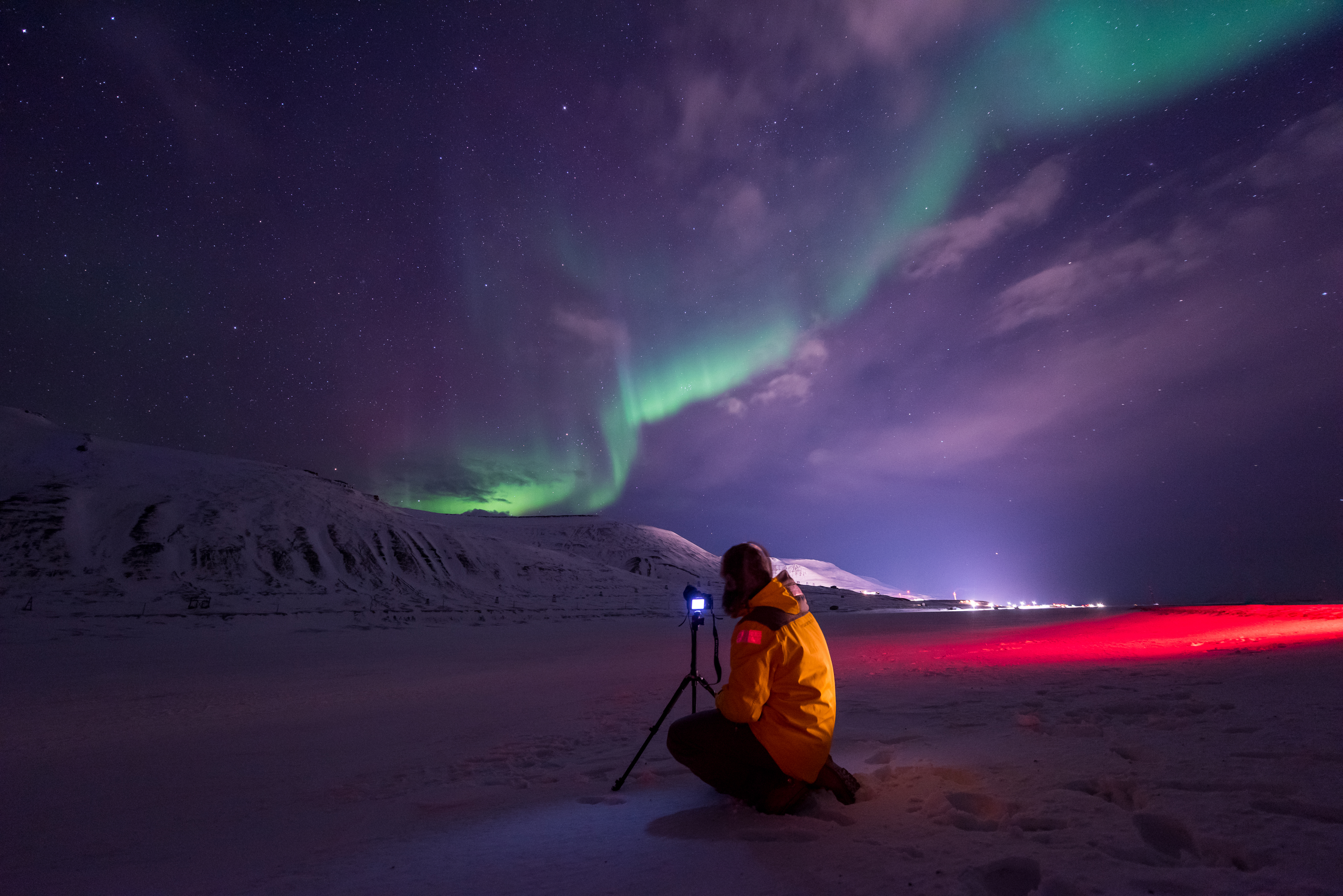 Fotograf fanger det utrolige nordlys under en klar vinternat i det arktiske Norge