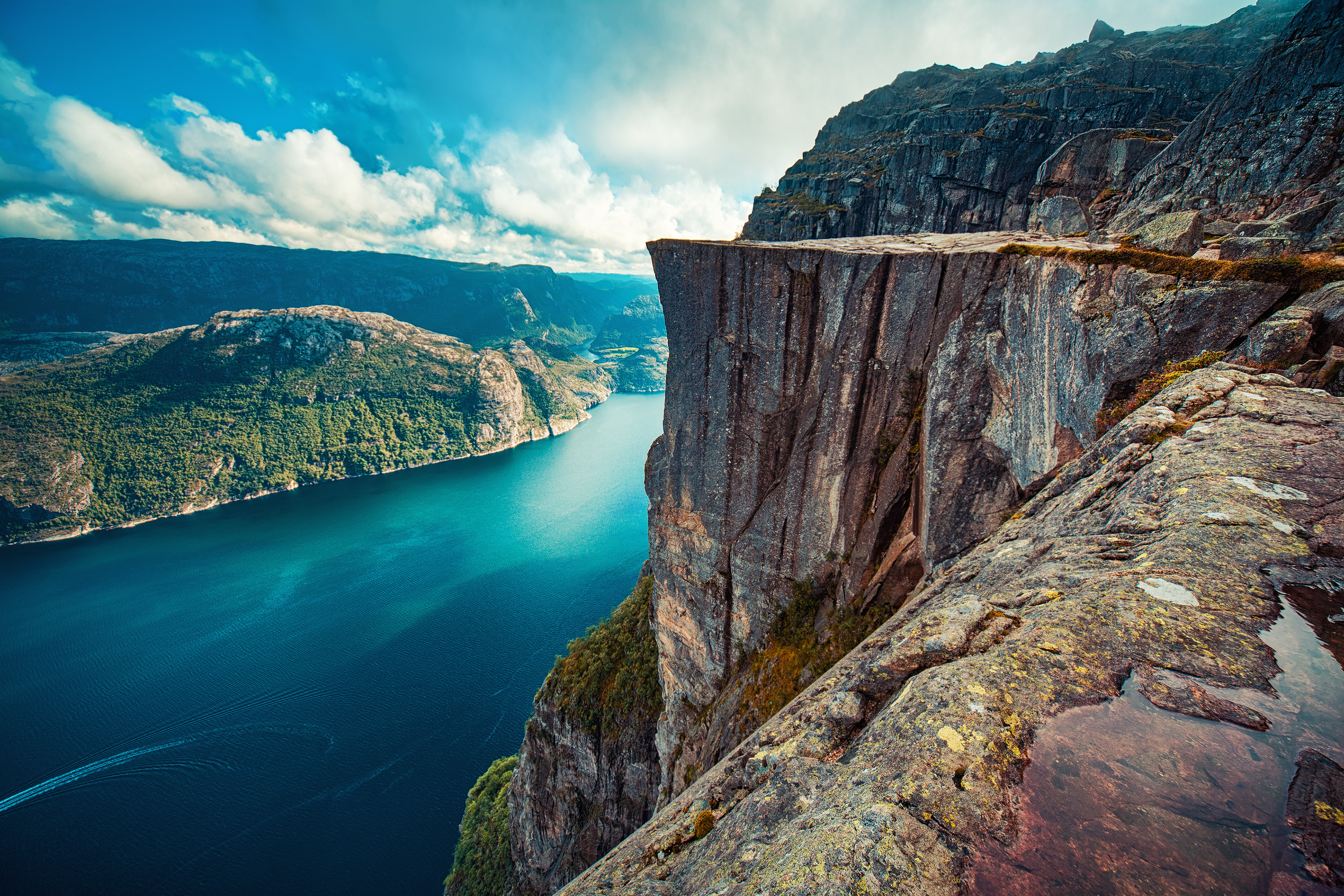 Fantastisk fjordlandskab fra Preikestolen klippefald i Lysefjord Norge
