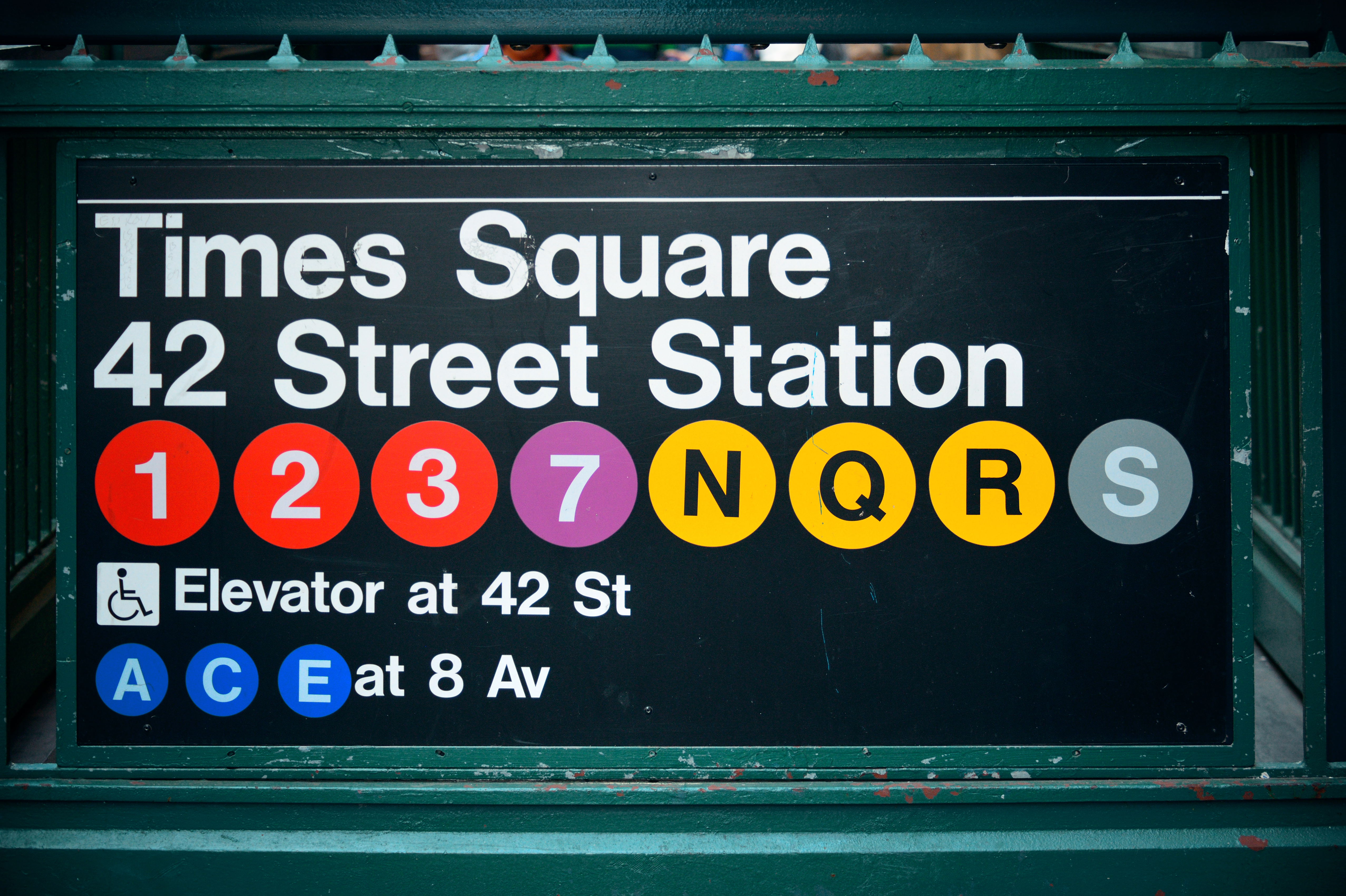 NYC metro station skilt Times Square 42nd Street med subway linjer