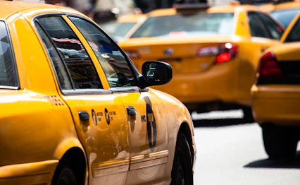 NYC taxi transport i Manhattan under storby rejse