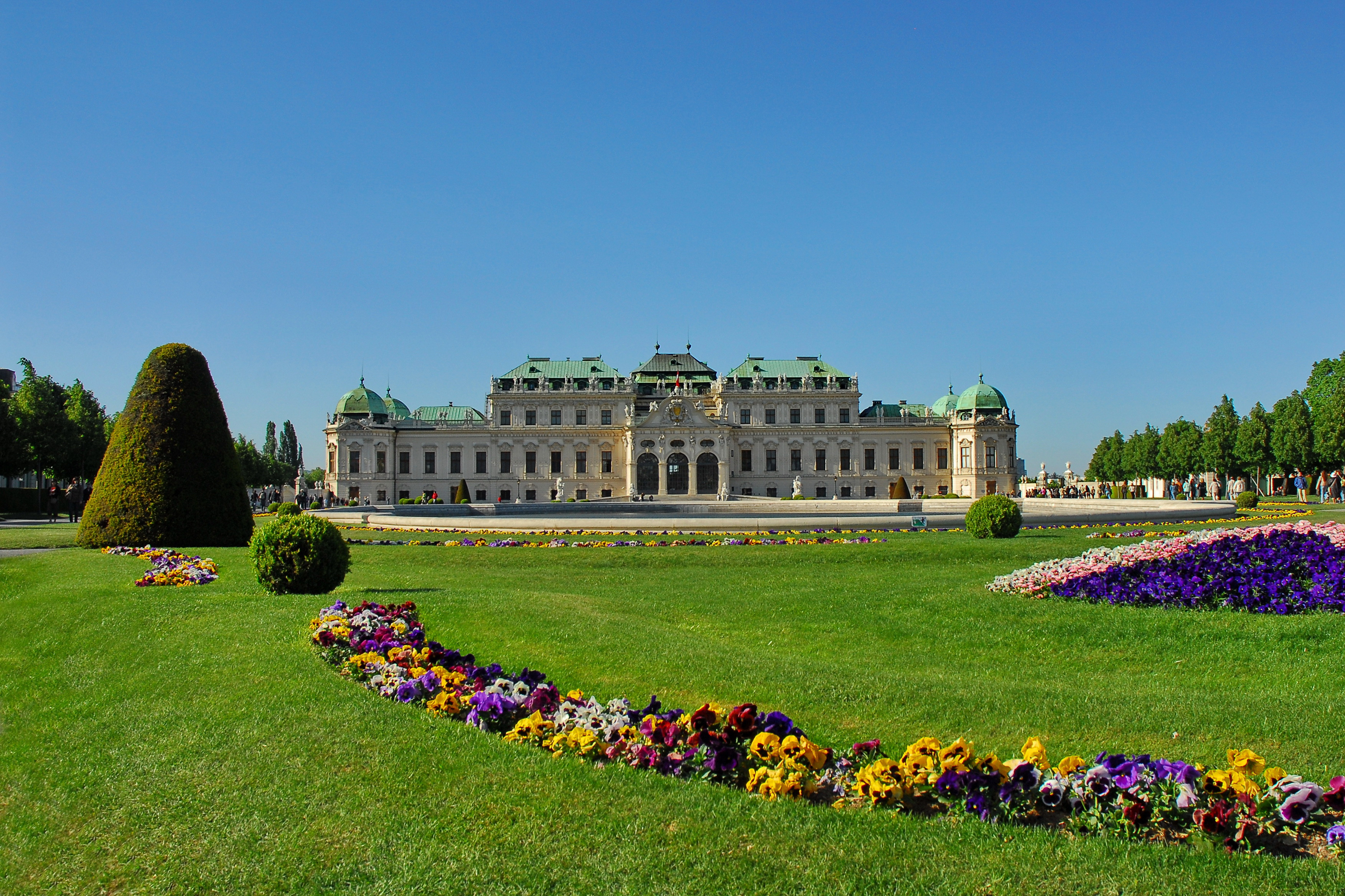 Barok Belvedere Palæ med geometriske haver og blomsterbede i Wien