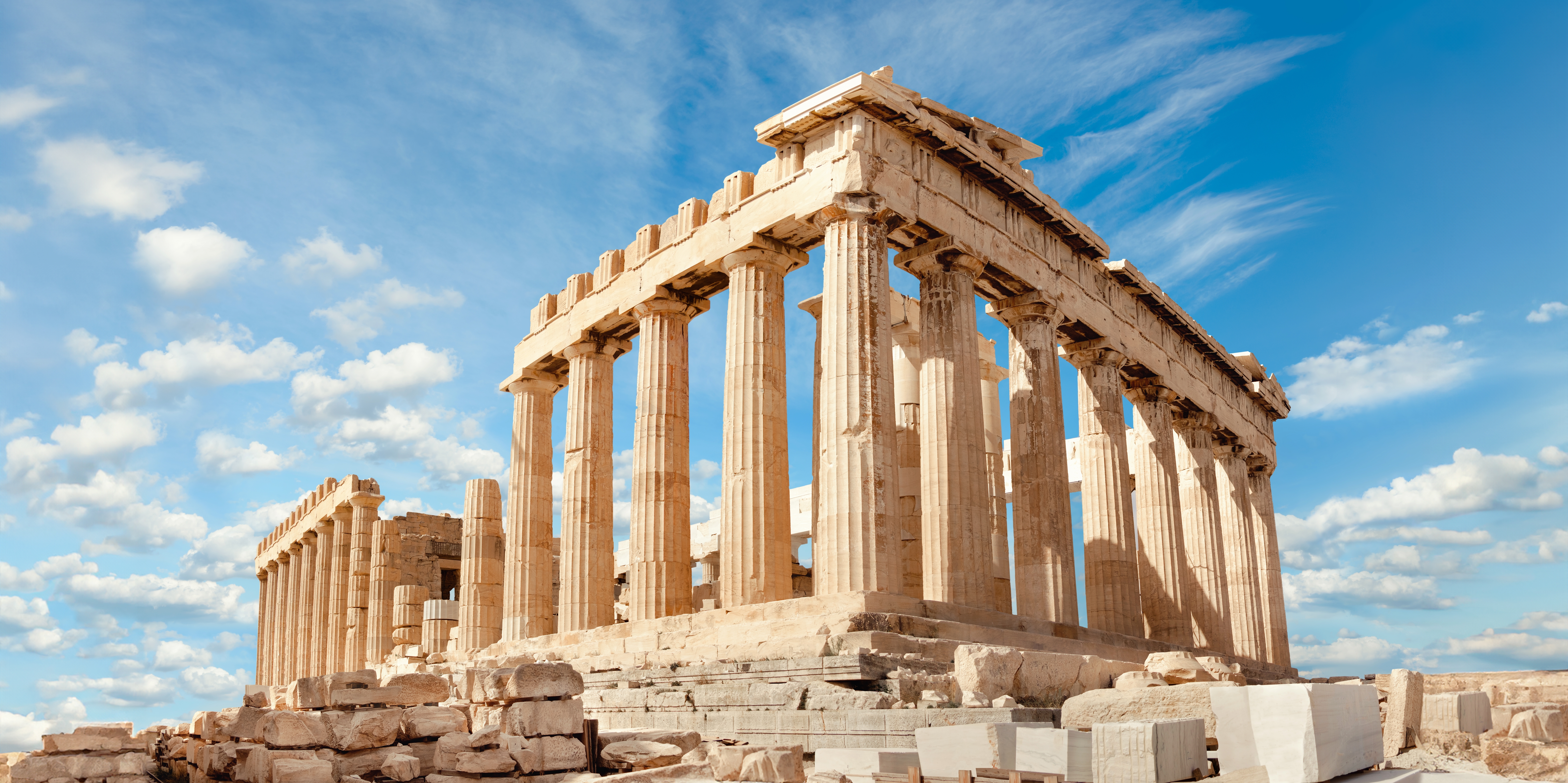 Det storslåede Parthenon-tempel på Akropolis-højen i Athen, Grækenland - et fascinerende indblik i antikkens arkitektur og historie
