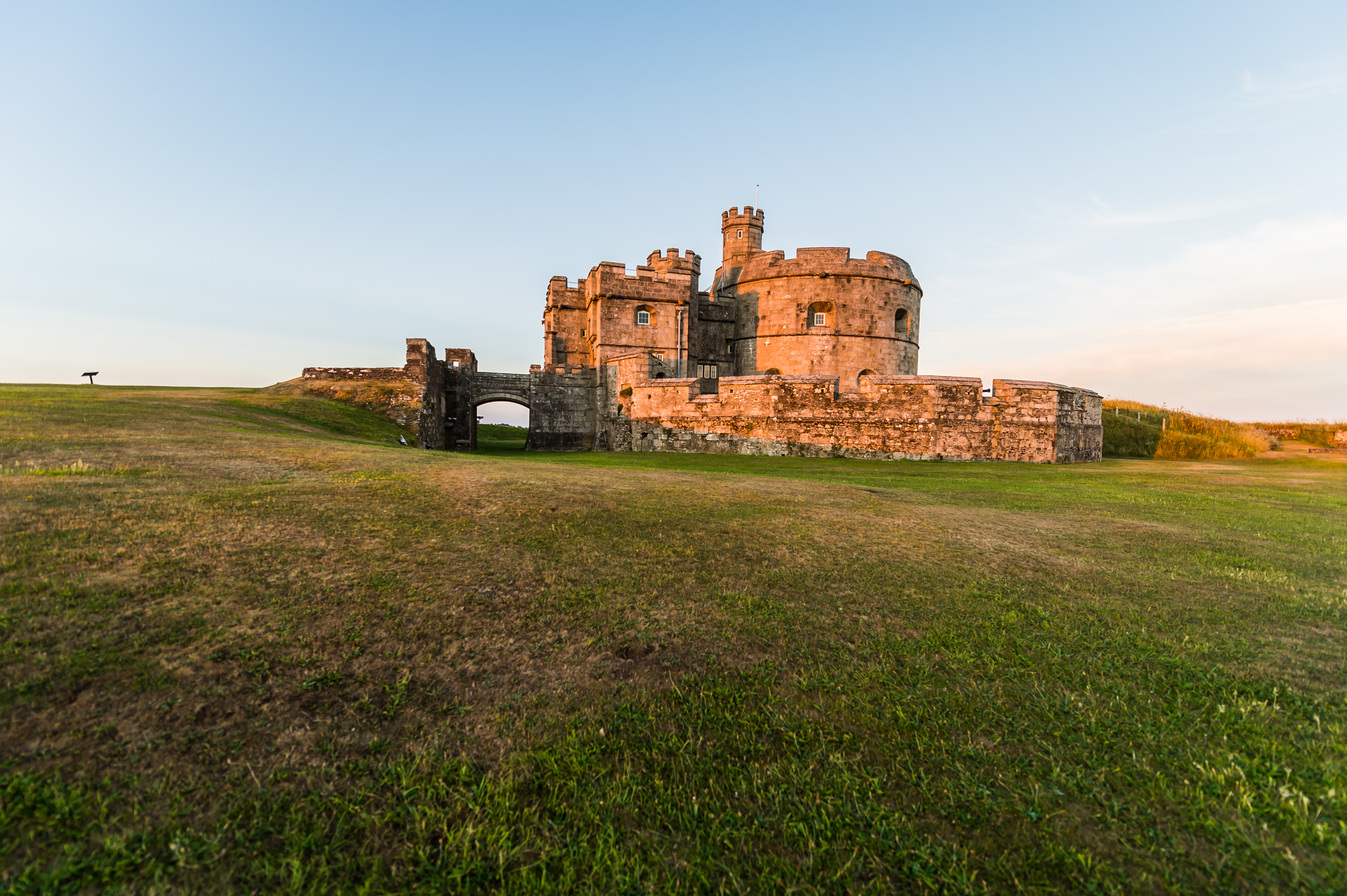 Pendennis Castle ved solnedgang - historisk attraktion i Cornwall England