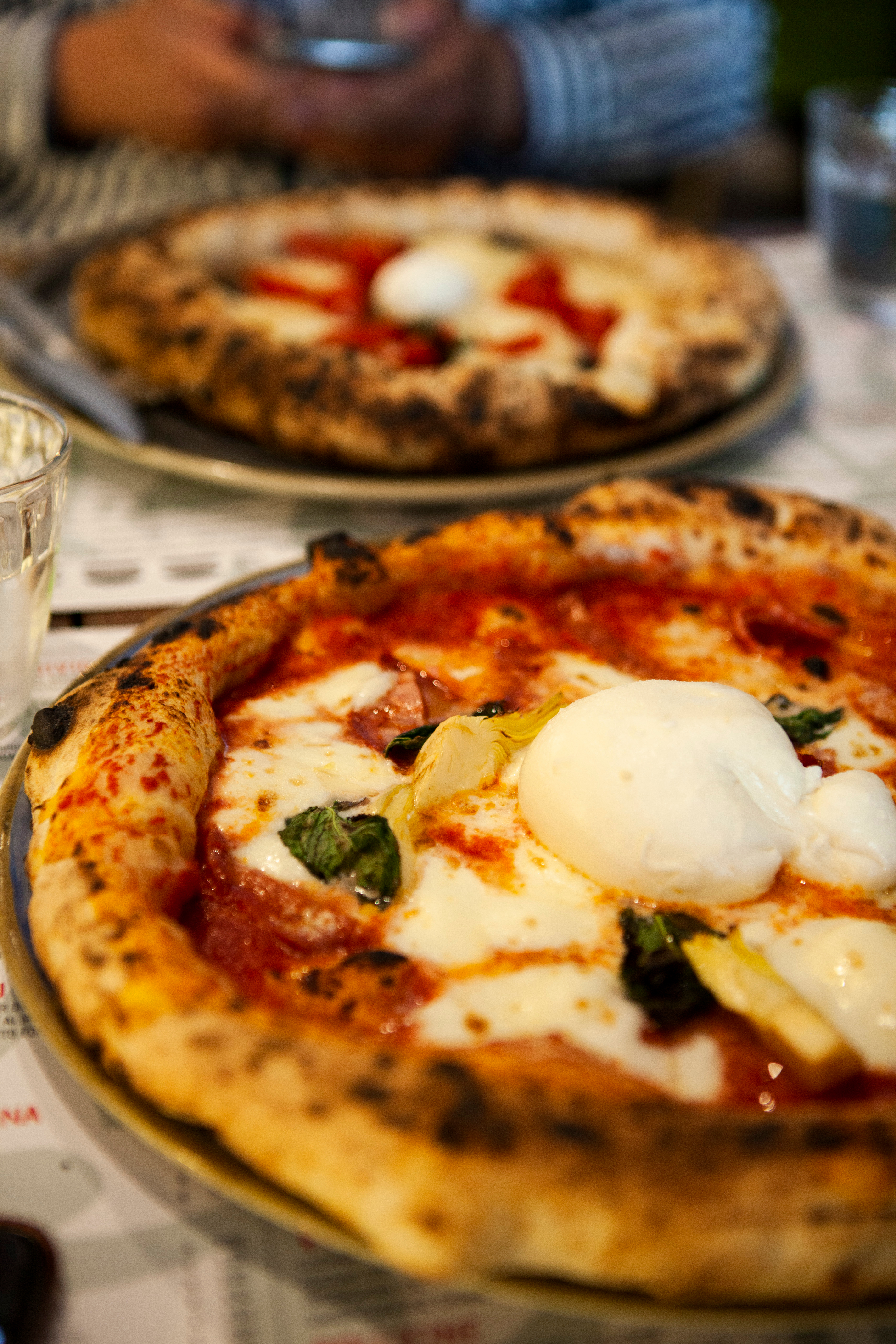 Pizza margherita fra Milano eller Rom - autentisk italiensk mad på ferie