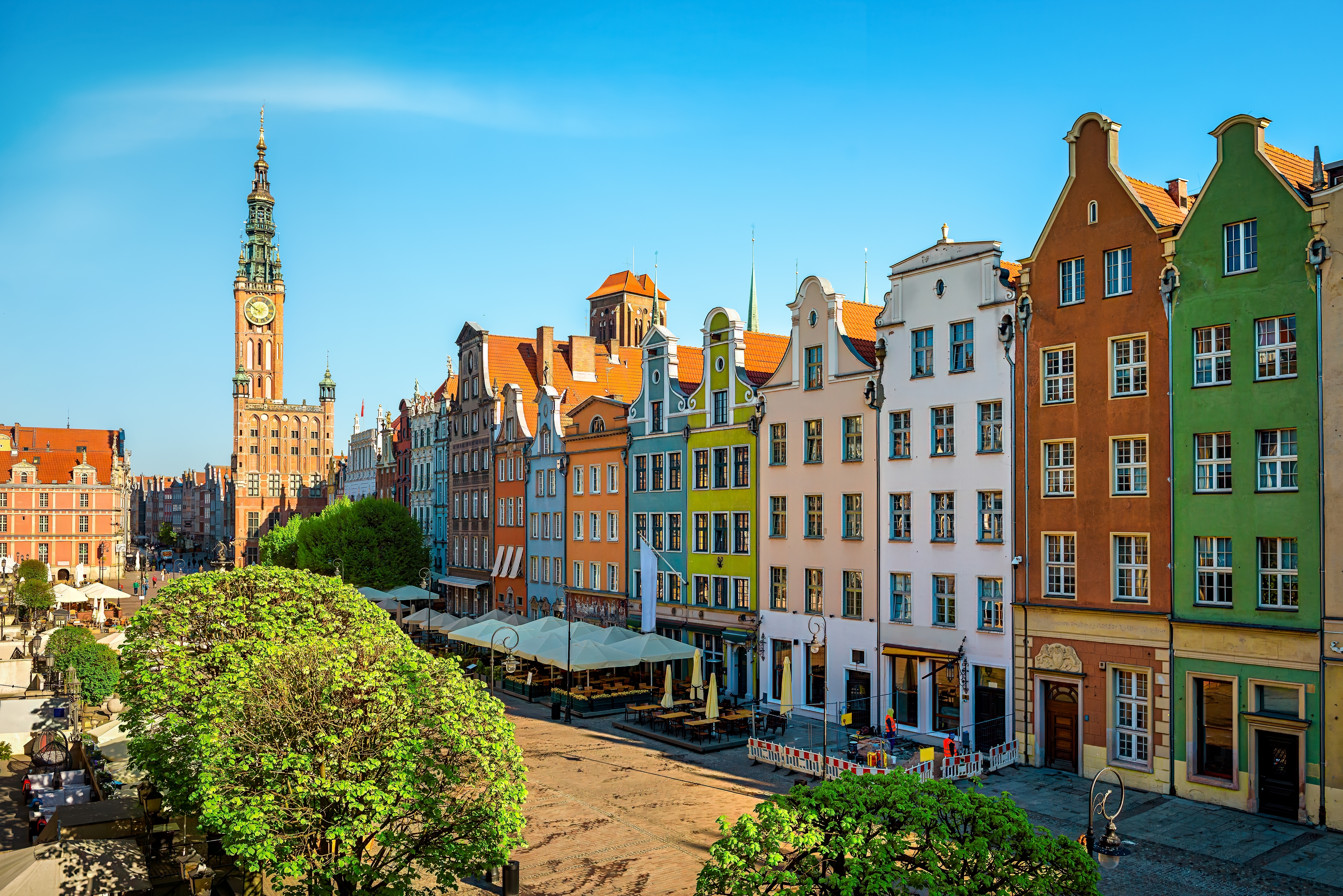 Gdansk gamle bydel med farverige bygninger og det berømte rådhustårn, Polen