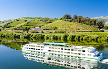 Flodkrydstogt på Douro-floden gennem UNESCO-beskyttede vingårdsterrasser i det nordlige Portugal