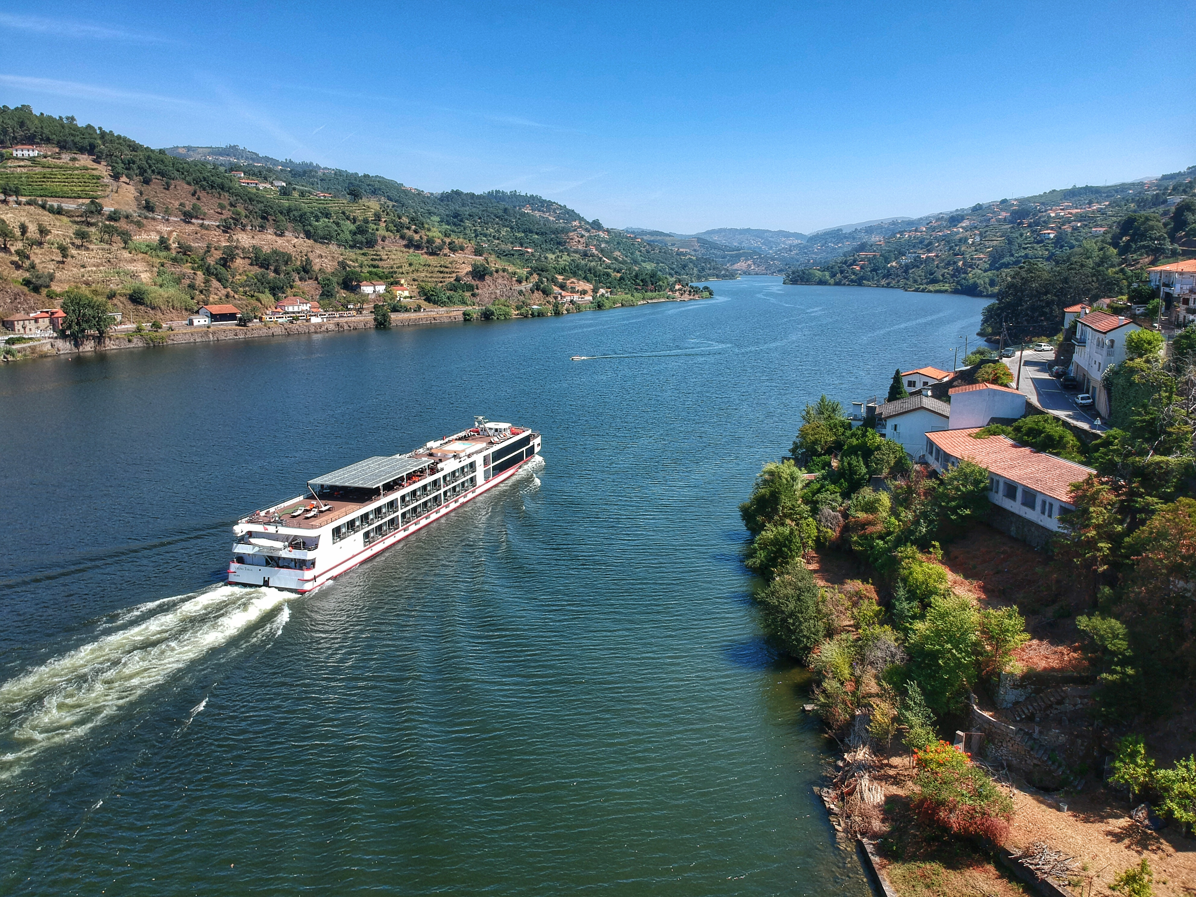 Flodkrydstogt gennem den smukke Douro-dal i Portugal