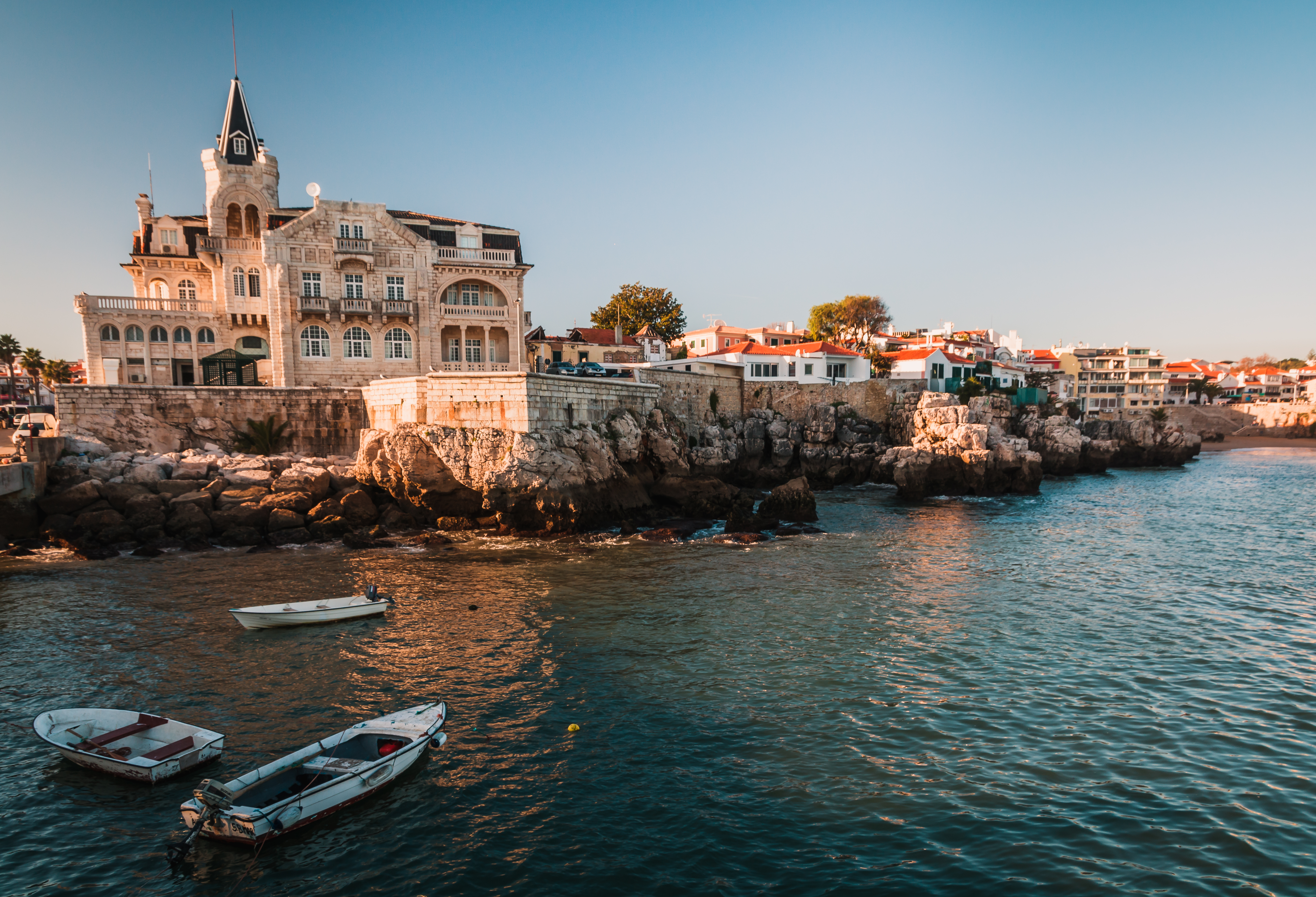 Fantastisk kystoplevelse i Cascais Portugal med autentisk portugisisk arkitektur og maritim atmosfære