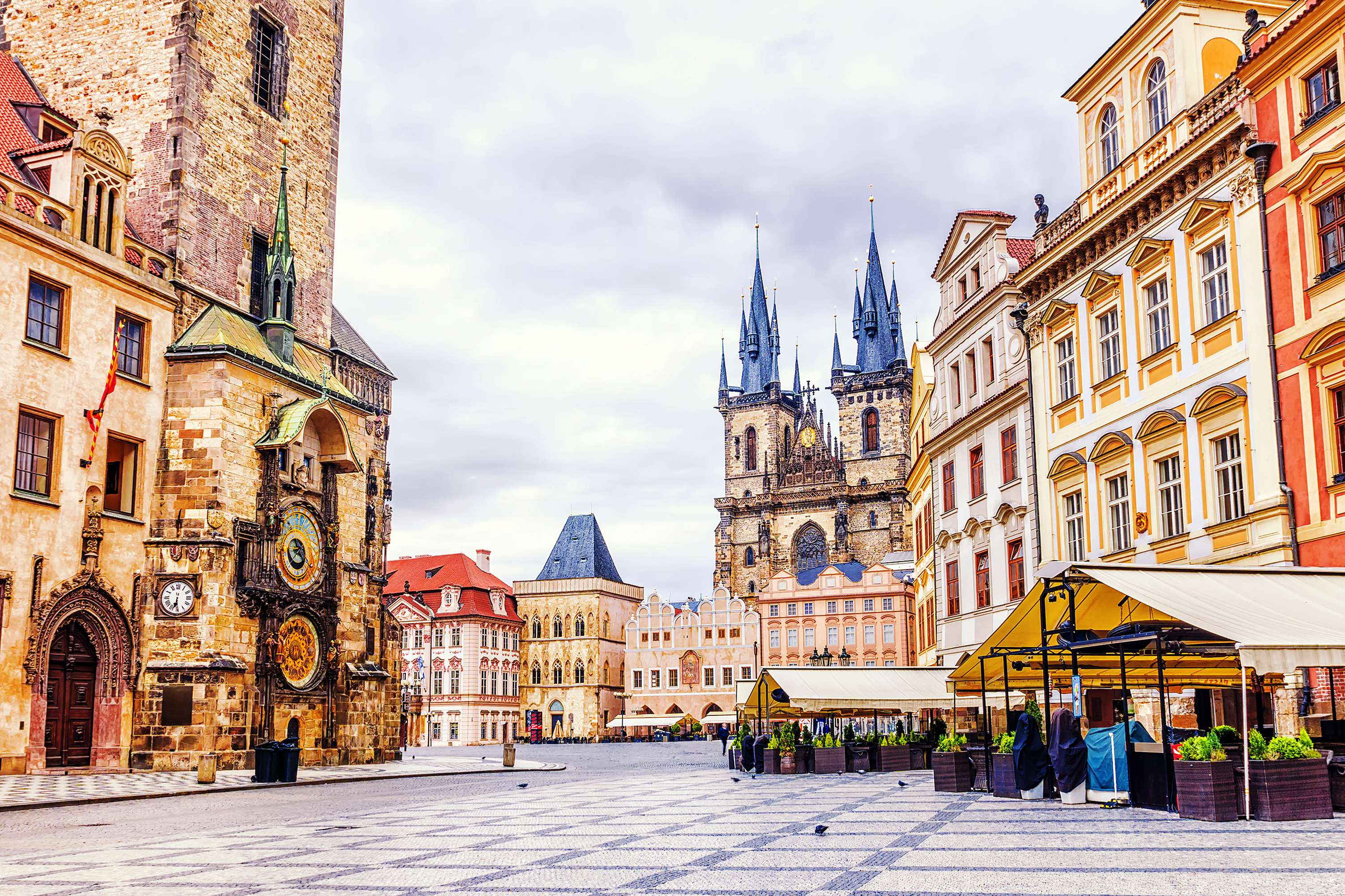 UNESCO verdensarv i Prag med ikoniske tårne og charmerende brostensbelagt torv