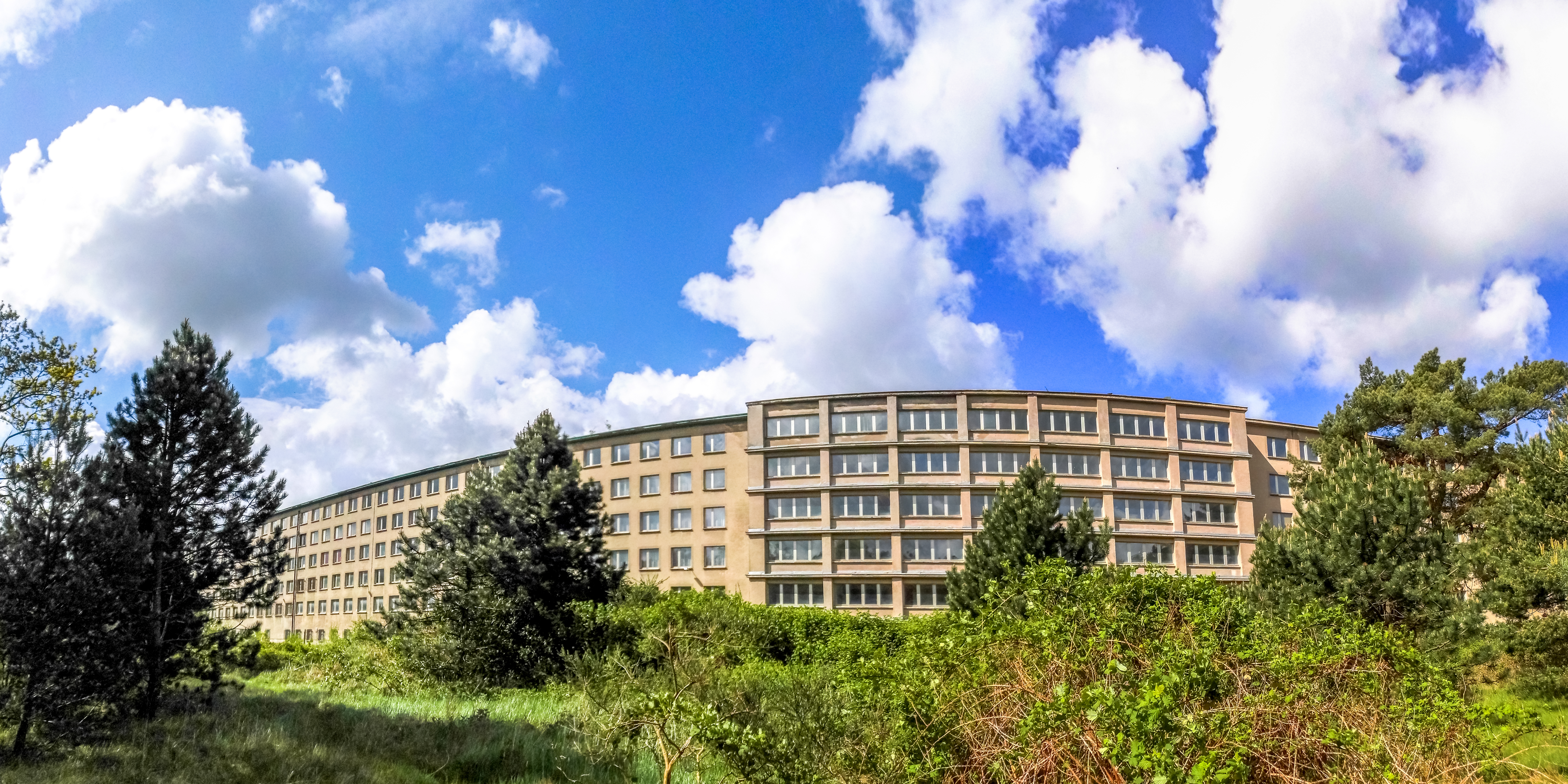 Stort Prora hotelbygning på Rügen ø Tyskland ved Østersøen