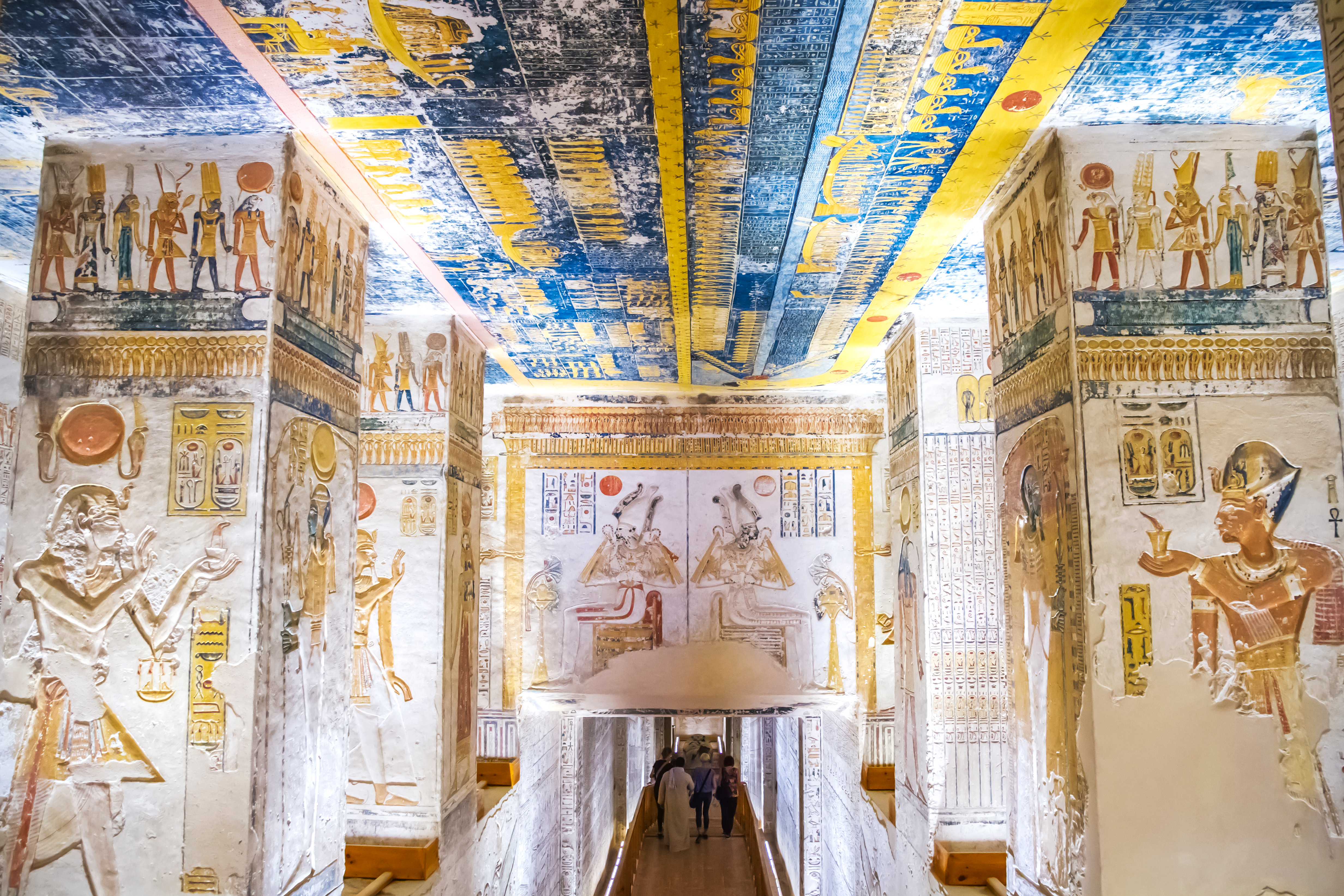 Imponerende Ramses-grav med velbevaret egyptisk kunst og hieroglyffer i Luxor Egypten