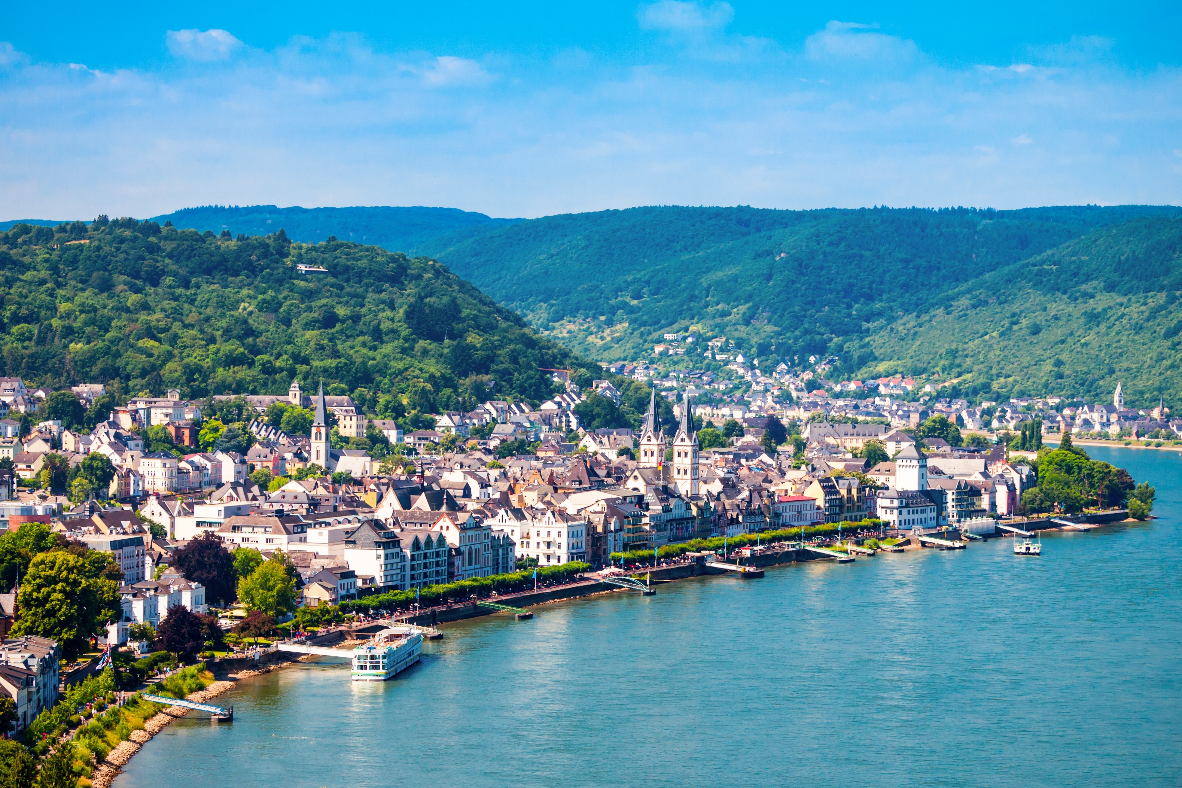 Den charmerende by Boppard langs Rhinen i Tyskland med UNESCO Verdensarv Rhindal