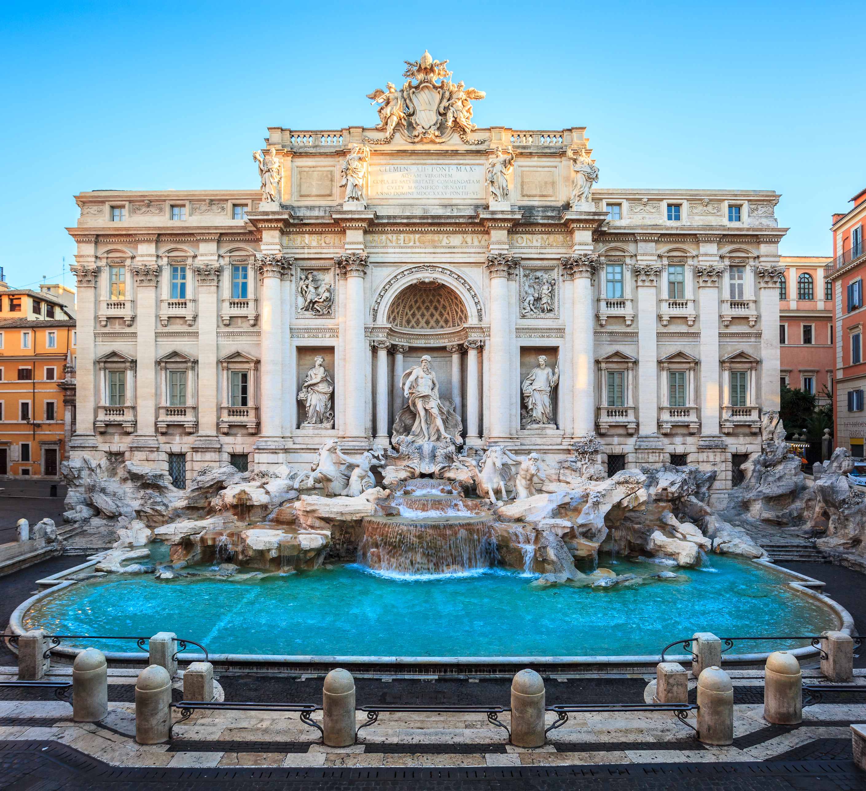 Fontana di Trevi i Rom med klassisk italiensk barokarkitektur og skulpturer