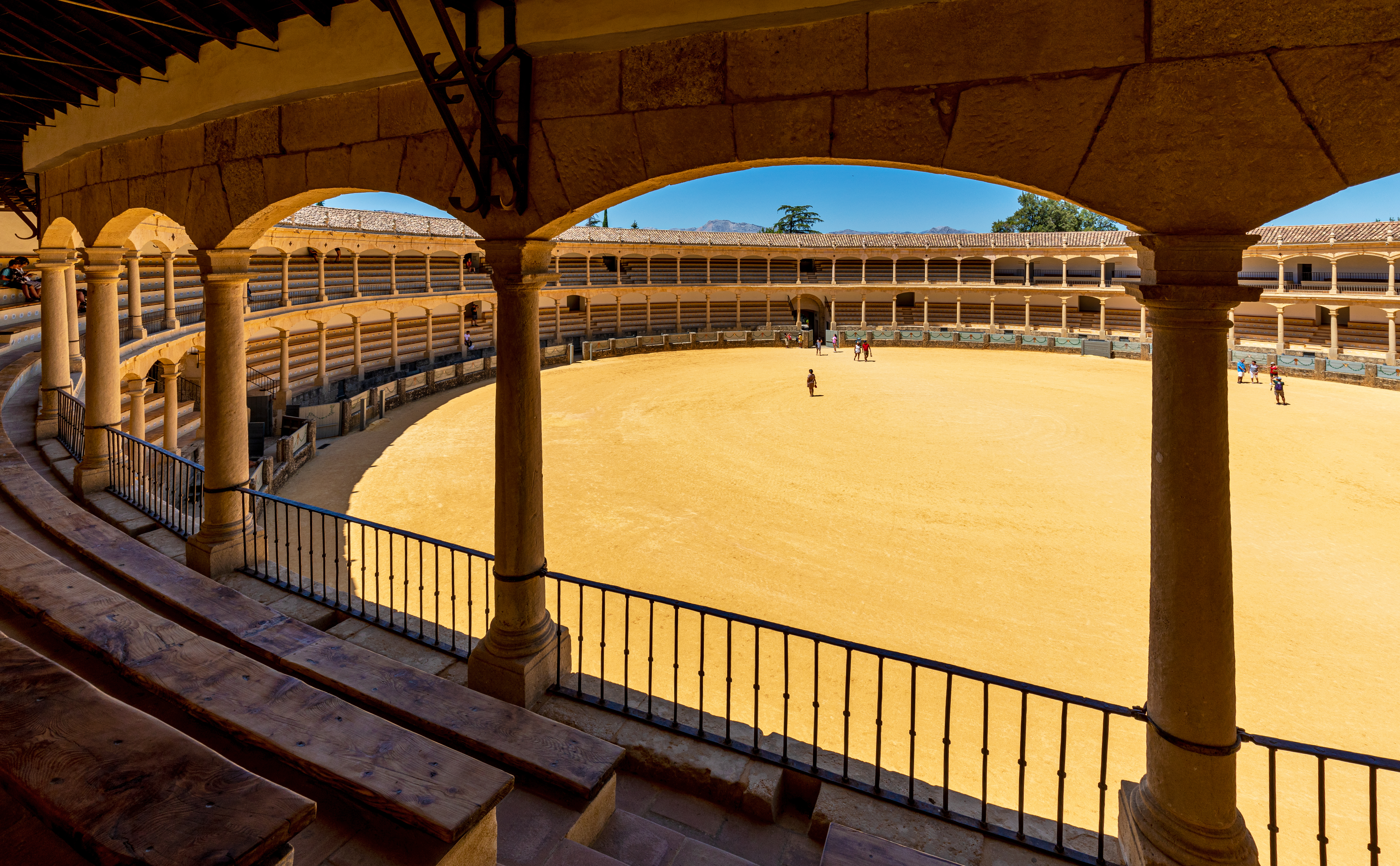 Imponerende Plaza de Toros i Ronda med 1700-tals arkitektur og kulturhistorisk betydning
