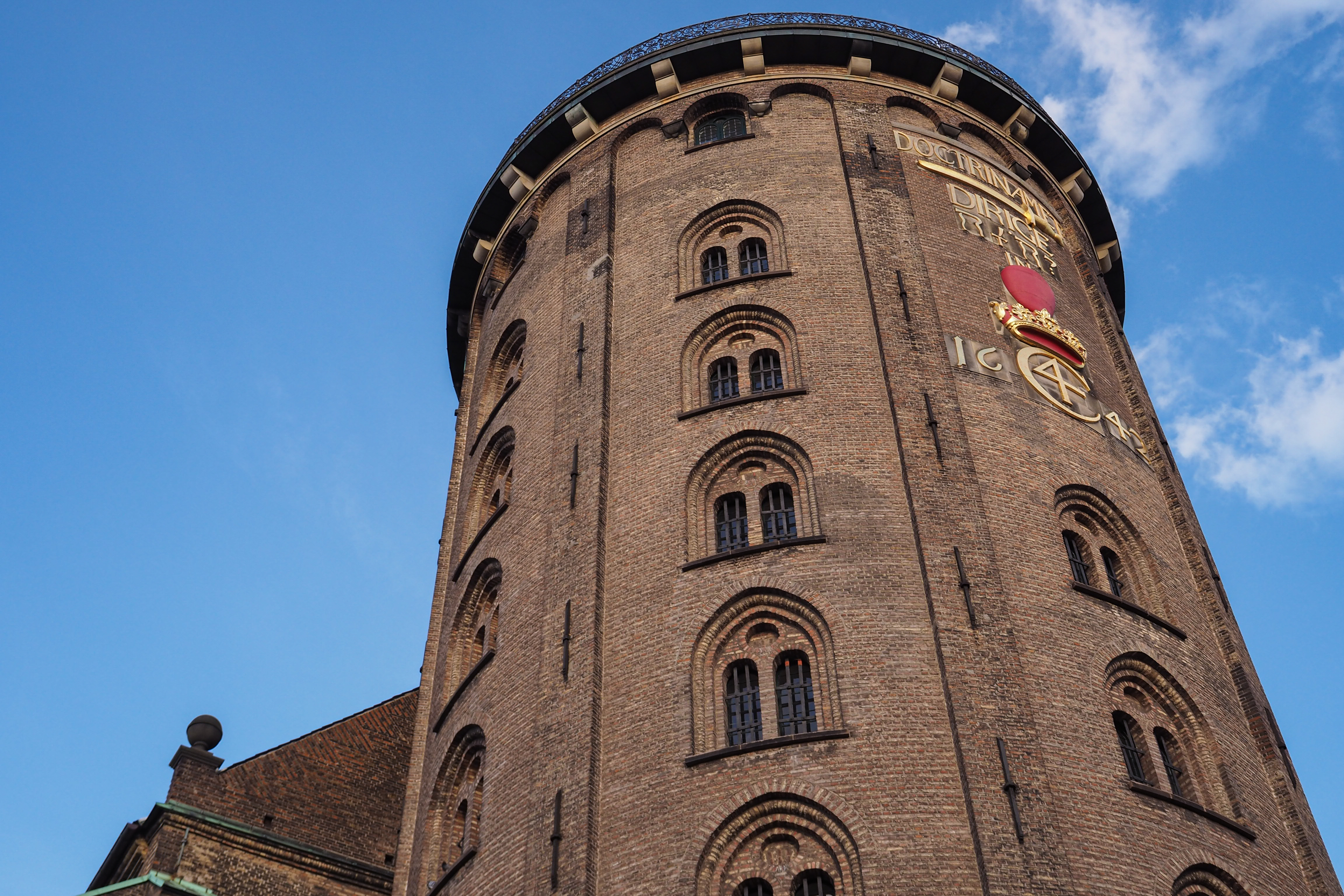 Rundetårn ved Trinitatis Kirke i København med karakteristisk teglstensarkitektur fra 1600-tallet
