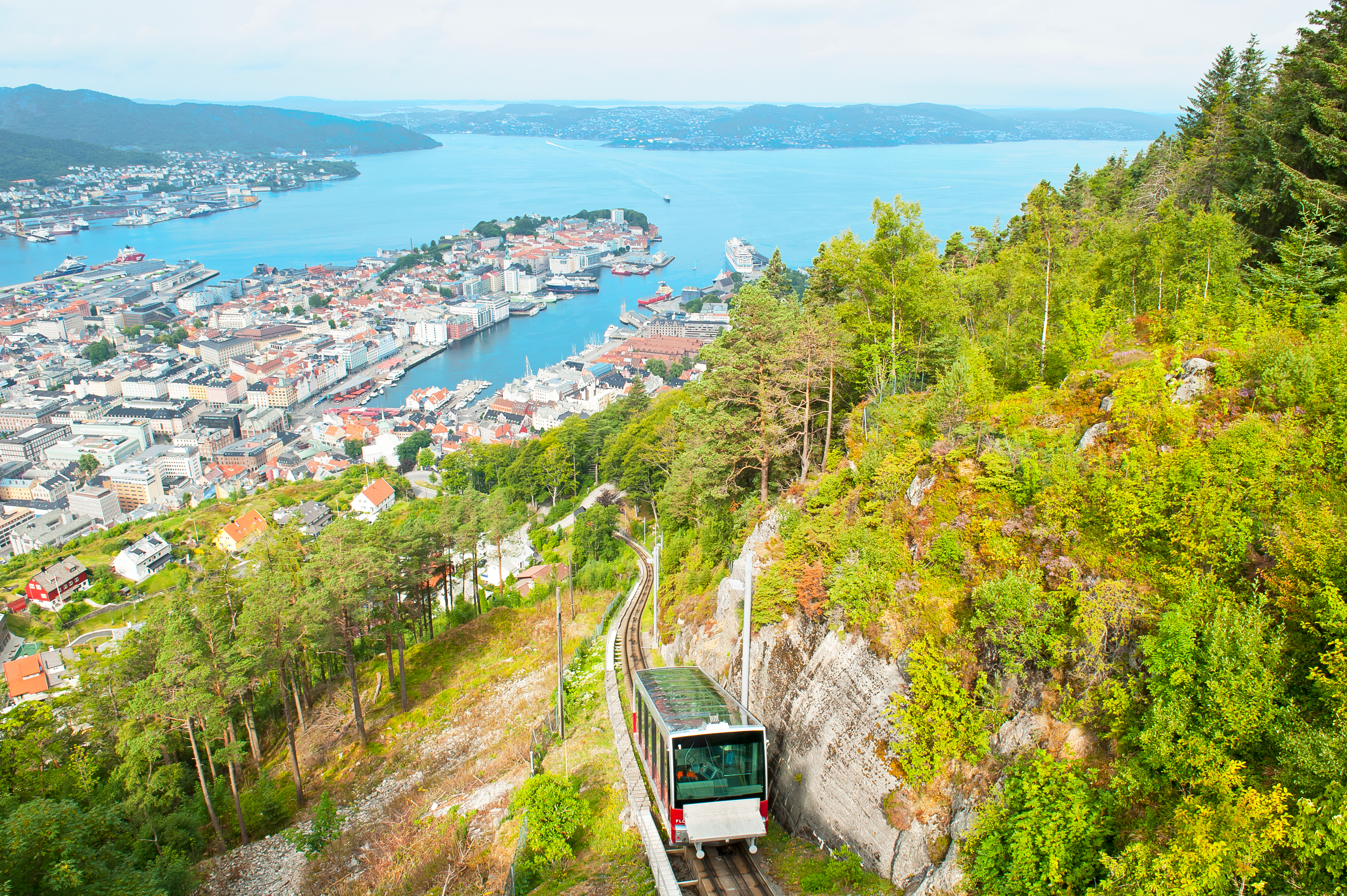 Bjergbane til Fløyen med imponerende udsigt over Bergen og de norske fjorde