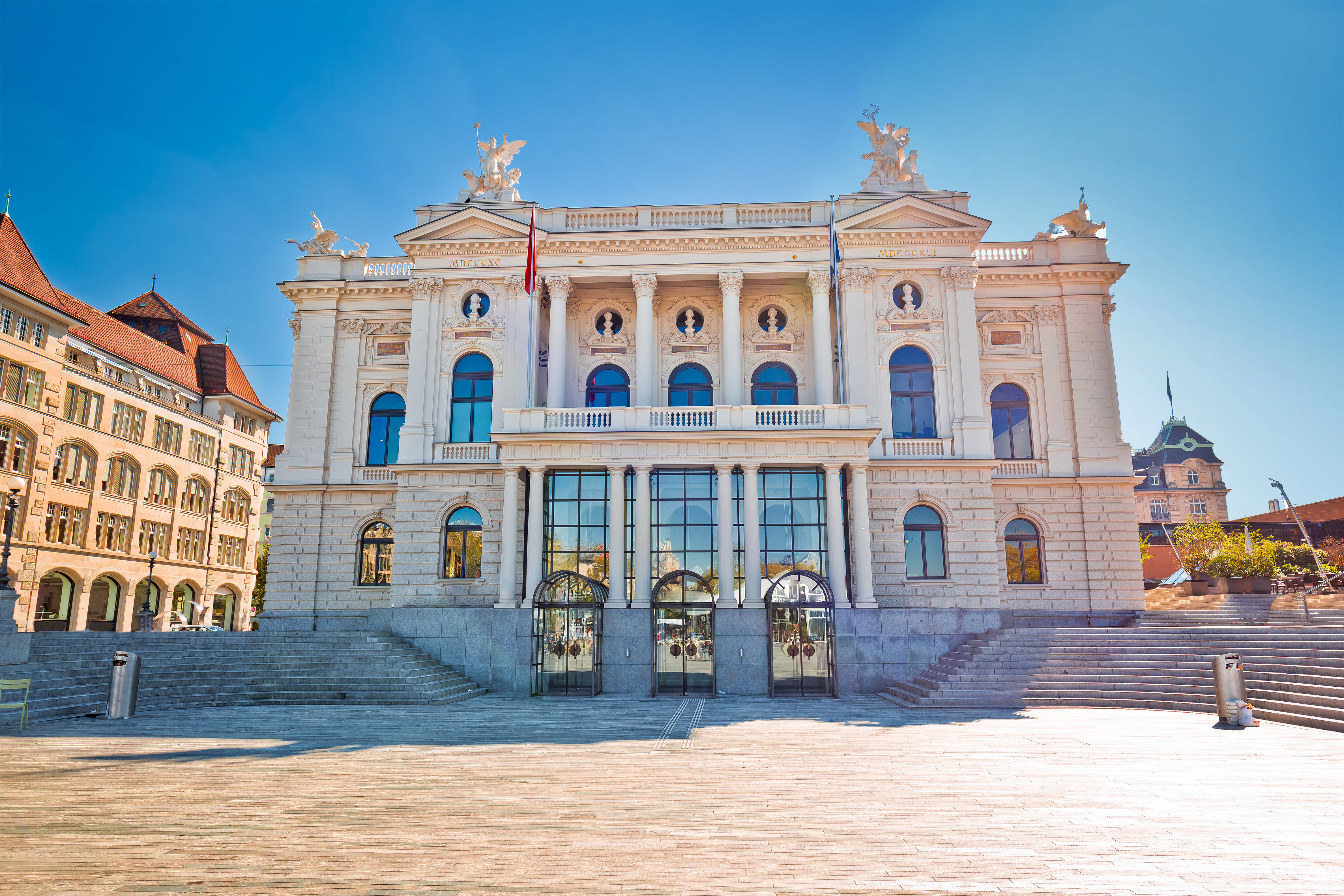 Historisk operateater i Zürich med elegant europæisk arkitektur