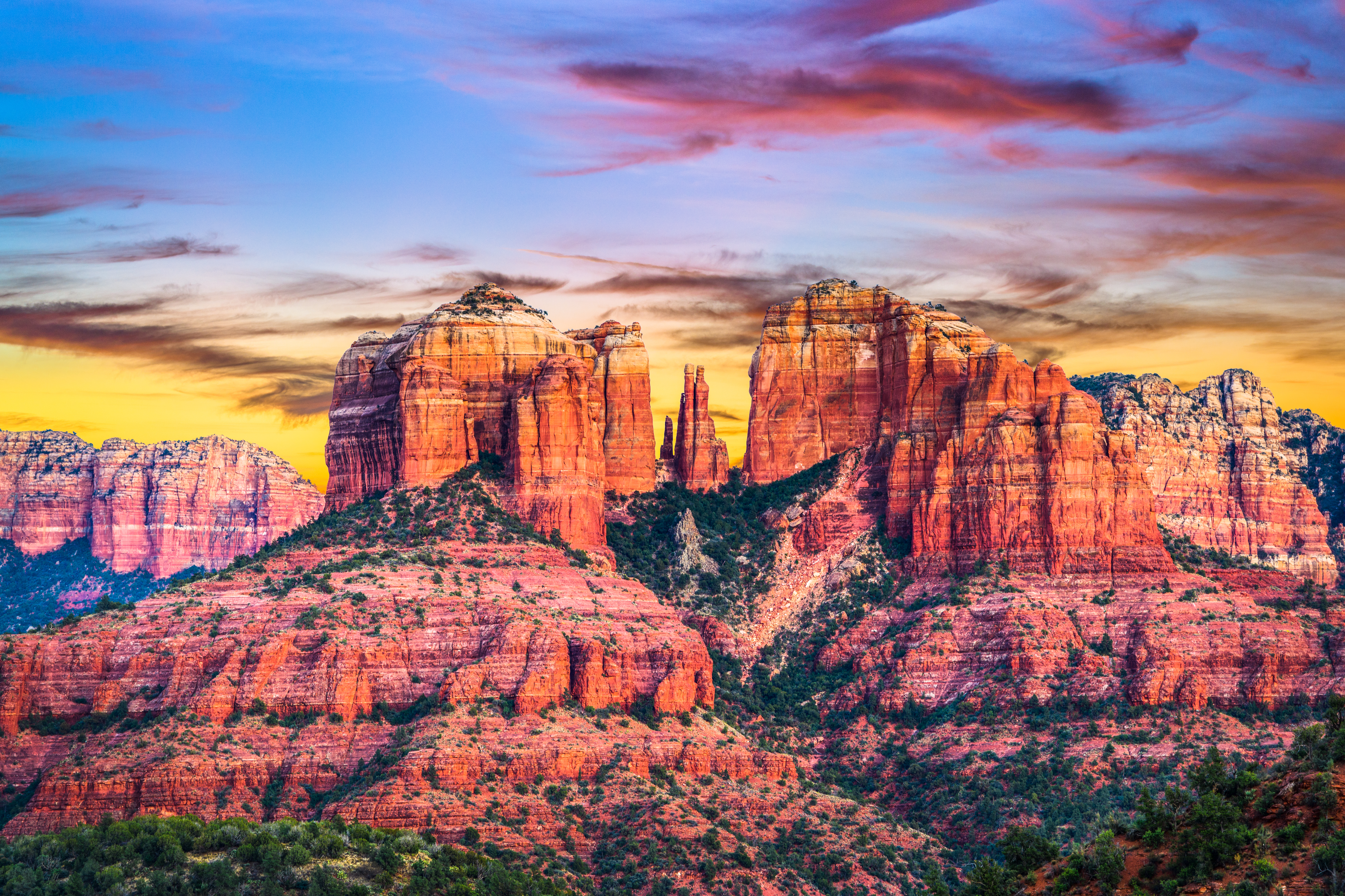 Sedona røde sandstensformationer Cathedral Rock ved solnedgang i Arizona