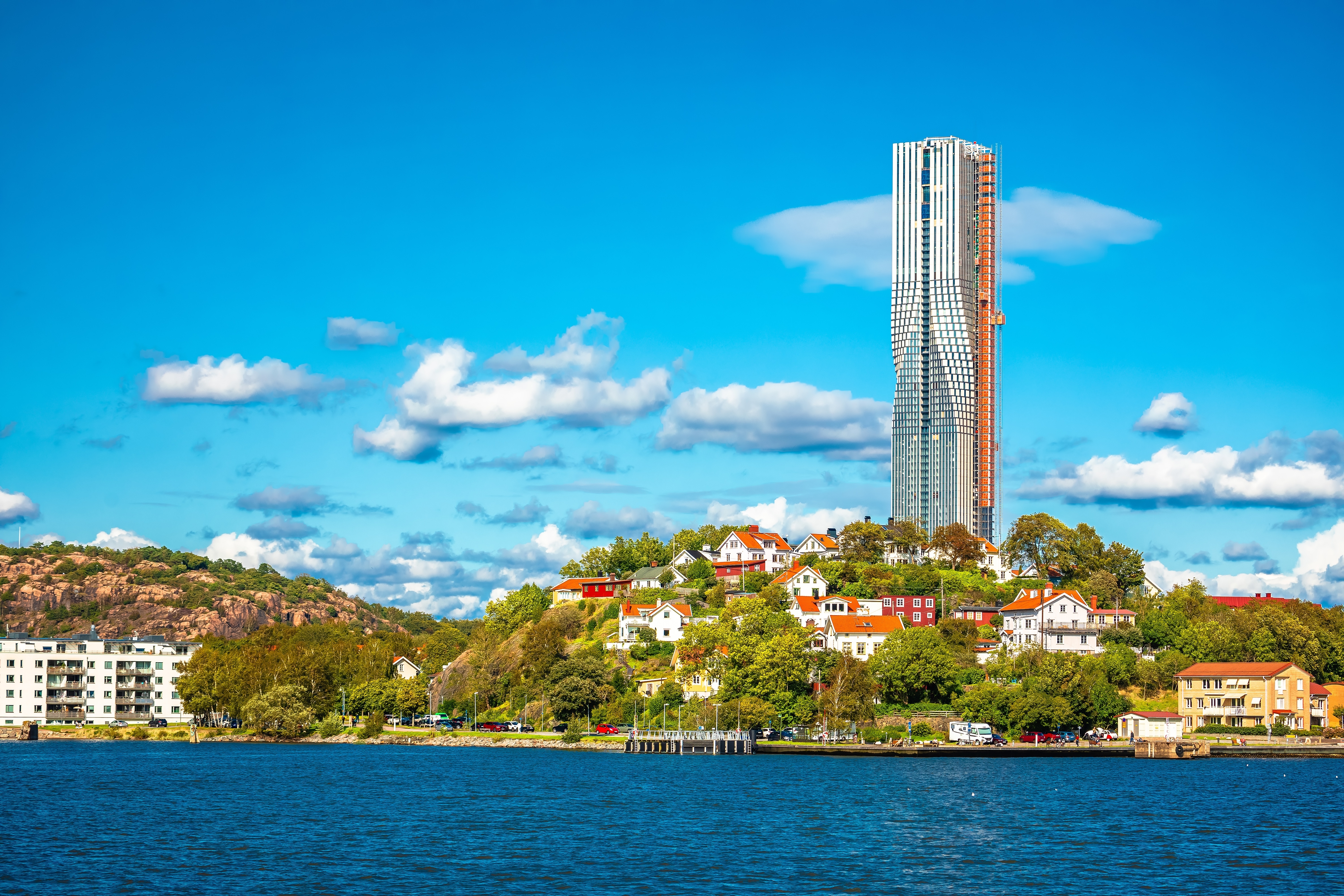 Göteborg by med skyskraber og skandinavisk kystlandskab