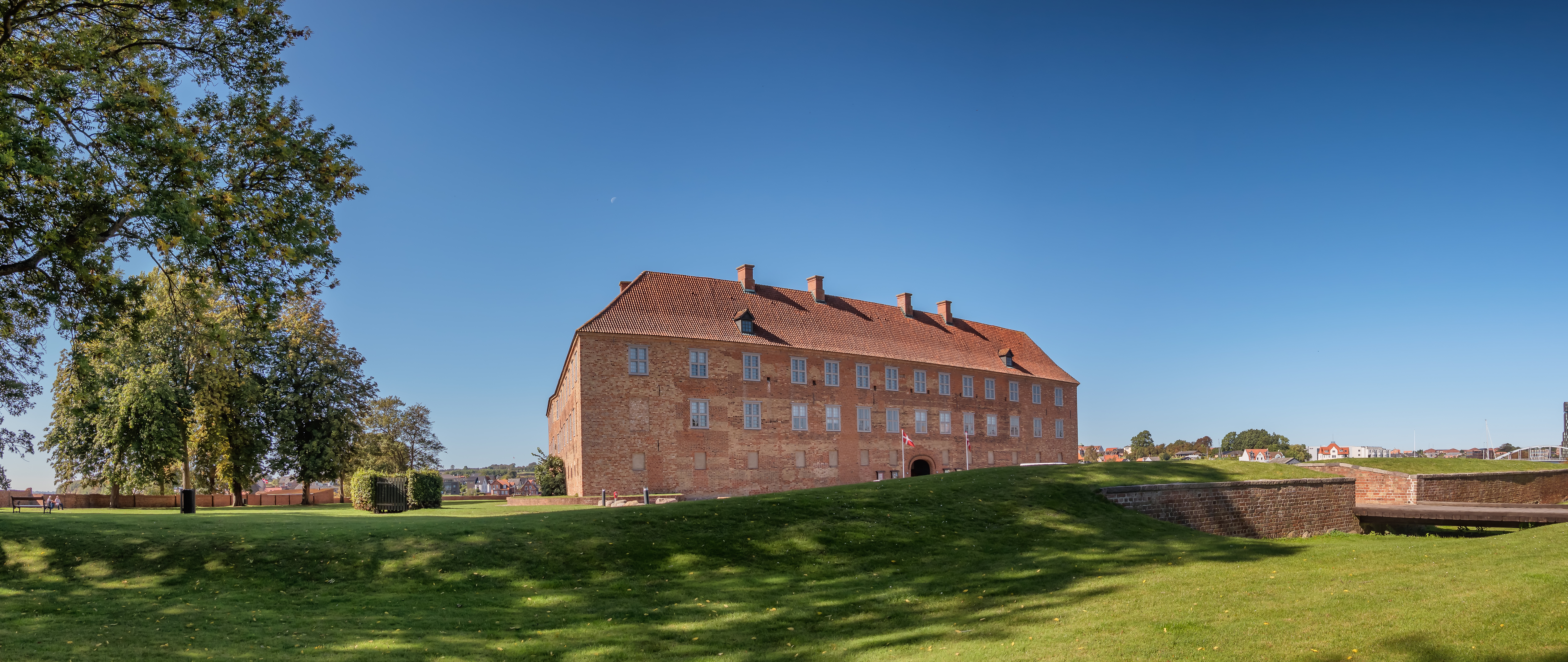 Sønderborg Borg - Danmarks historiske seværdighed med imponerende rød murværk