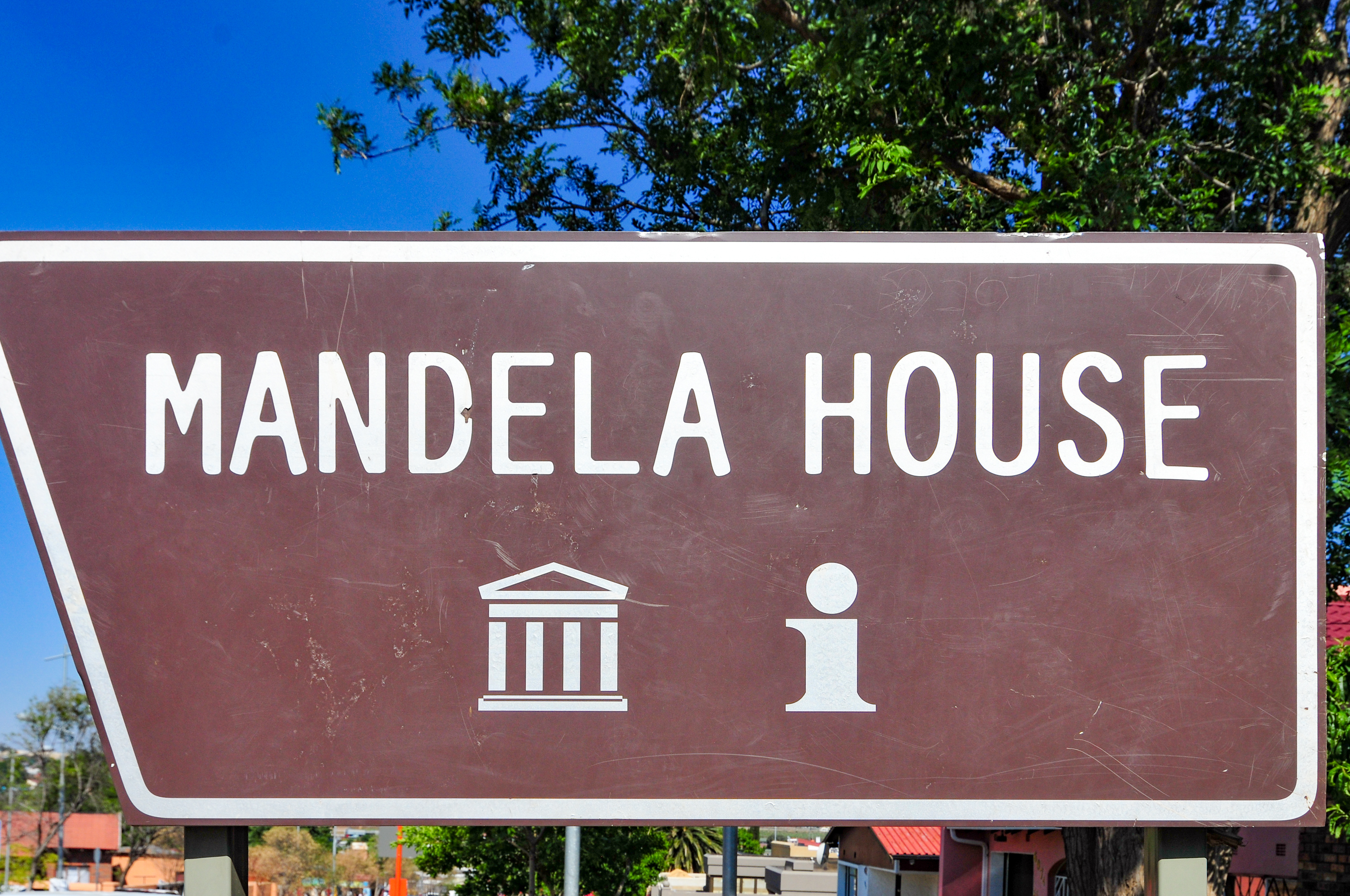 Skilt til Nelson Mandelas berømte hus i Soweto nær Johannesburg i Sydafrika