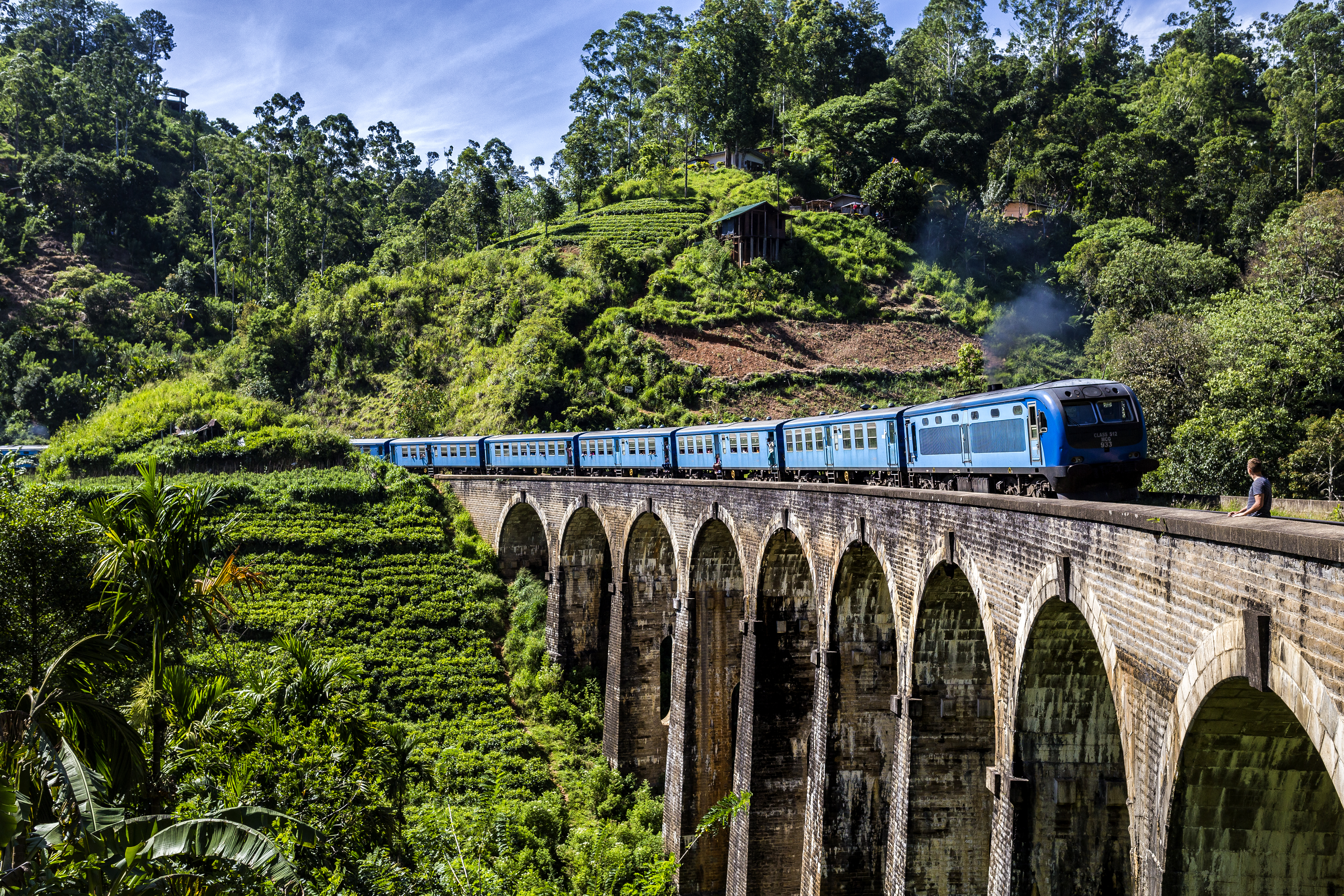Den historiske Ni-buer bro nær Ella i Sri Lanka. Et fascinerende kolonitids bygningsværk der strækker sig gennem den tropiske jungle og teplantager i højlandet