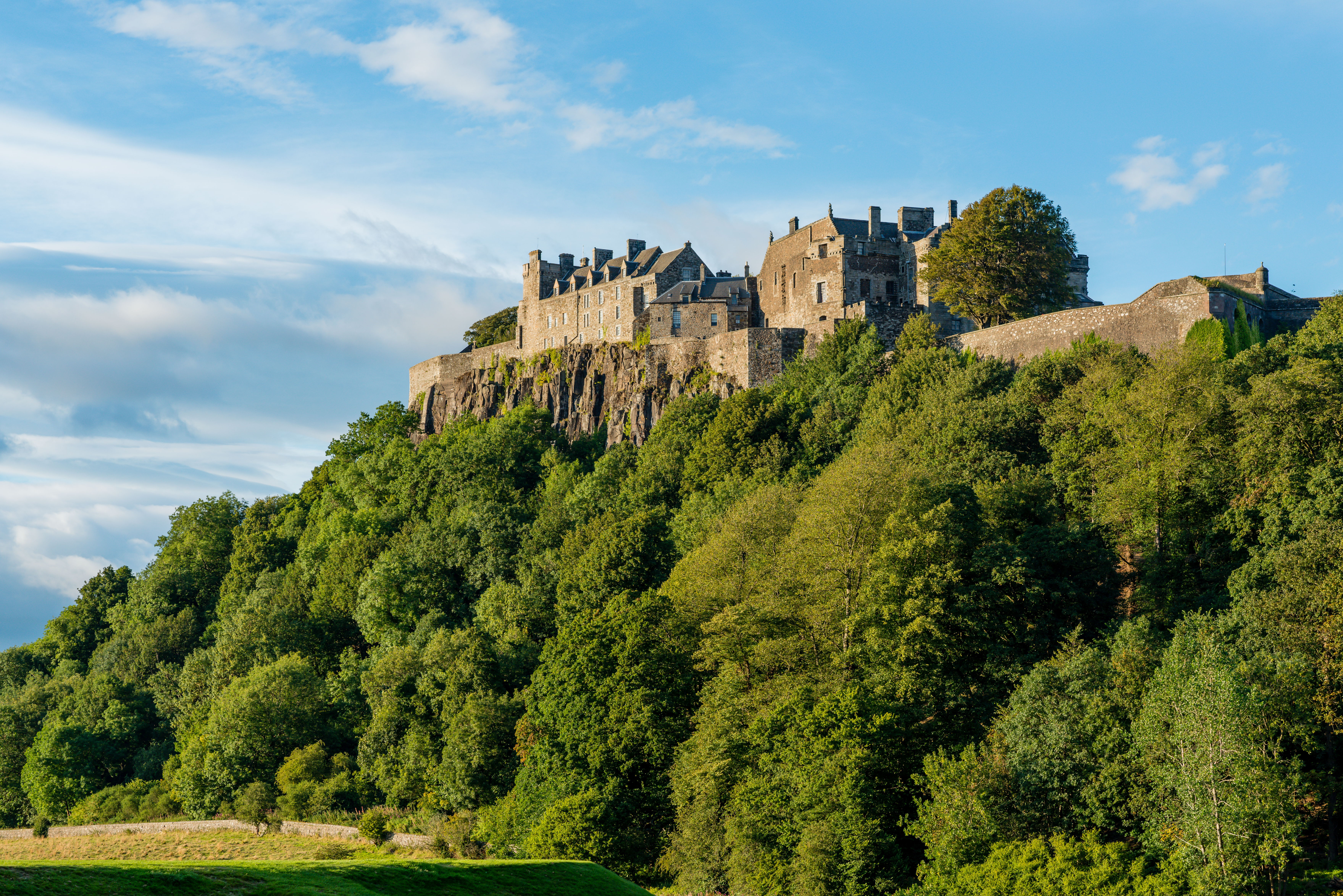 Stirling Castle - middelalderlig fæstning på klippe i Skotland