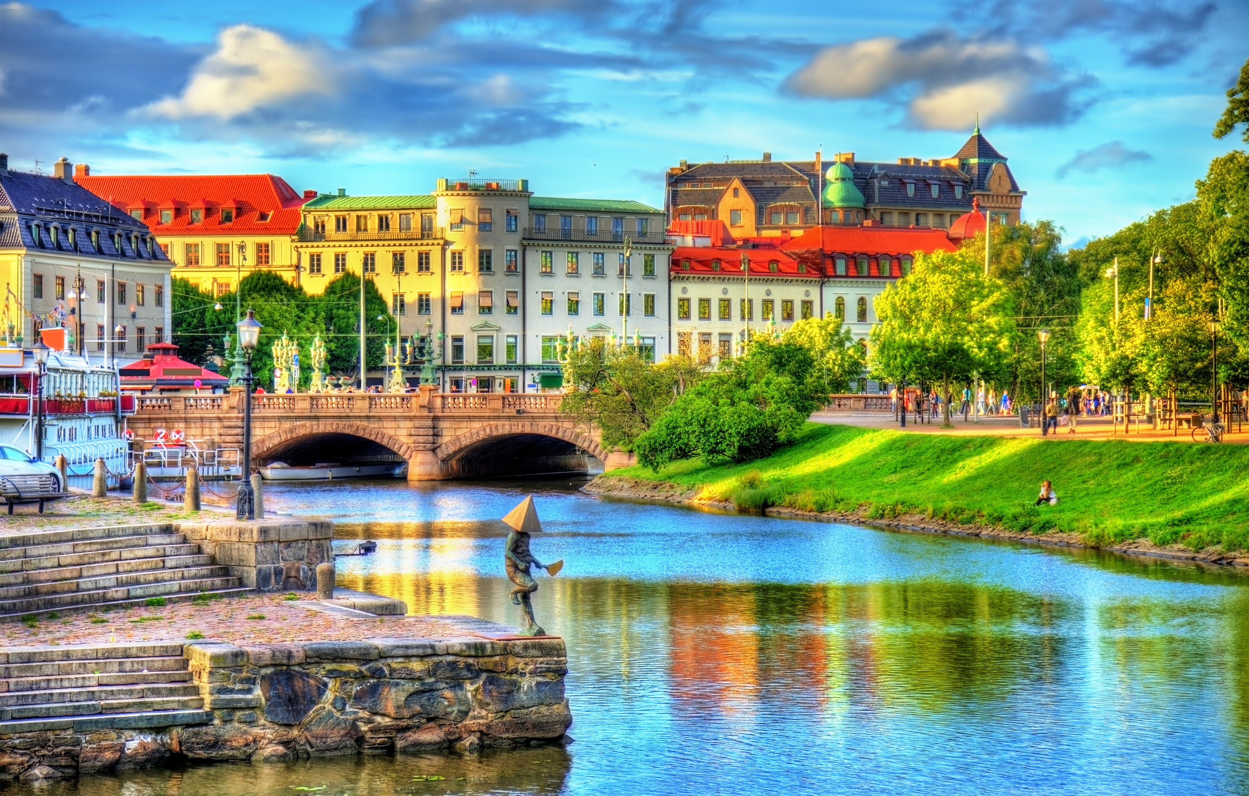 Charmerende kanalområde med traditionelle bygninger i Göteborg Sverige