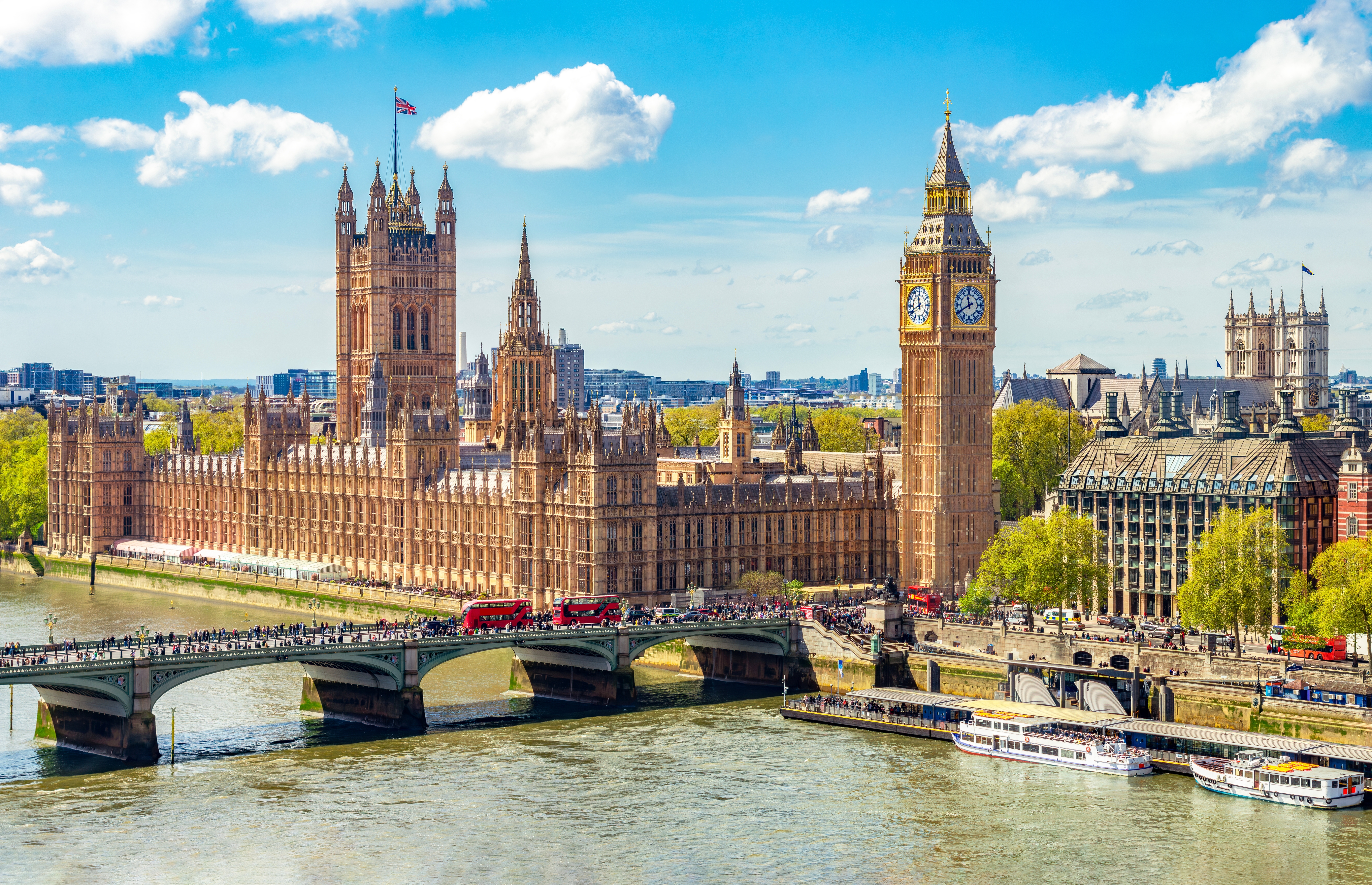 Themsen med Big Ben klokketårn og Westminster Bridge i Londons centrum