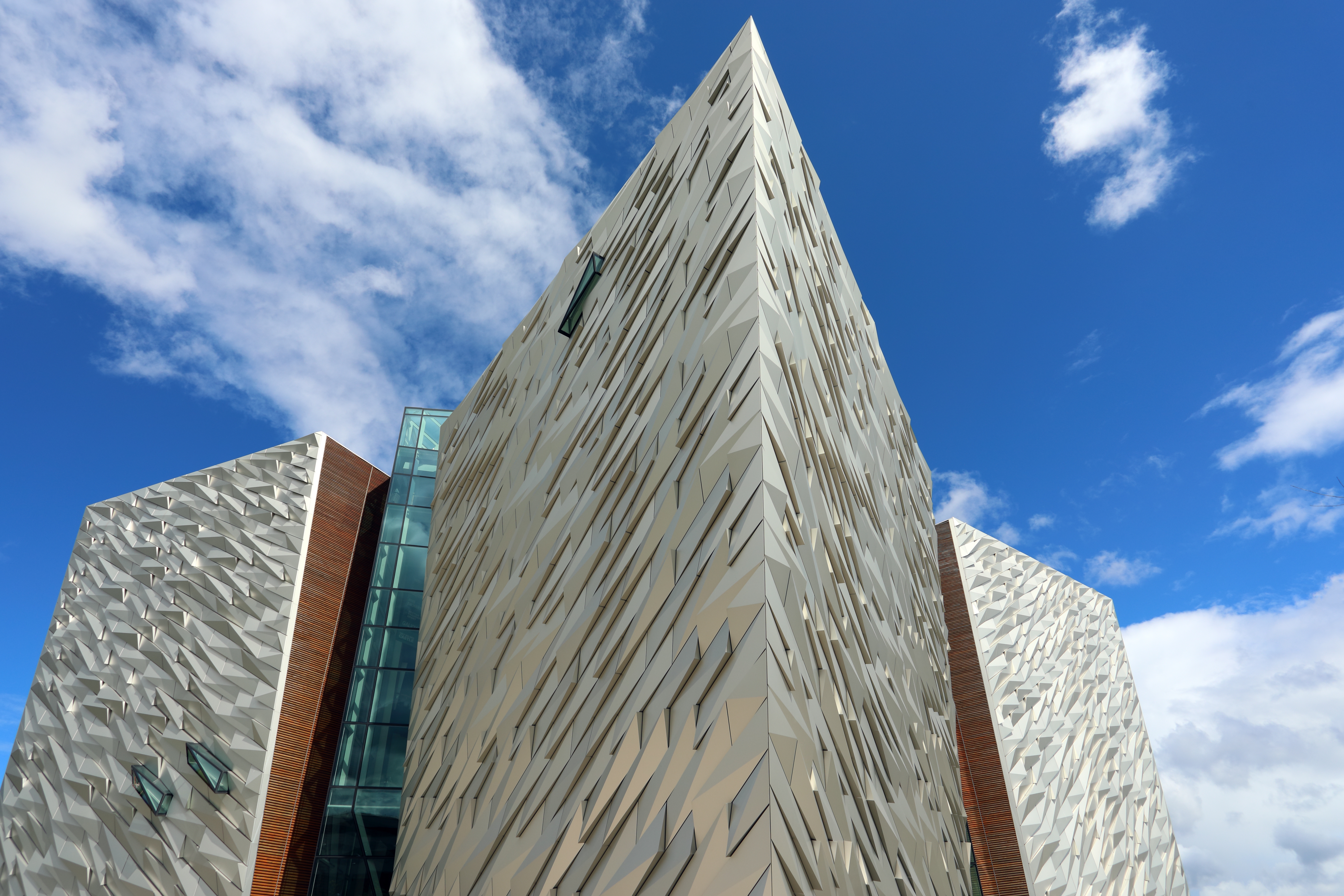 Det spektakulære Titanic Belfast Museum i Titanic Quarter - et must-see kulturelt landemærke i Nordirland