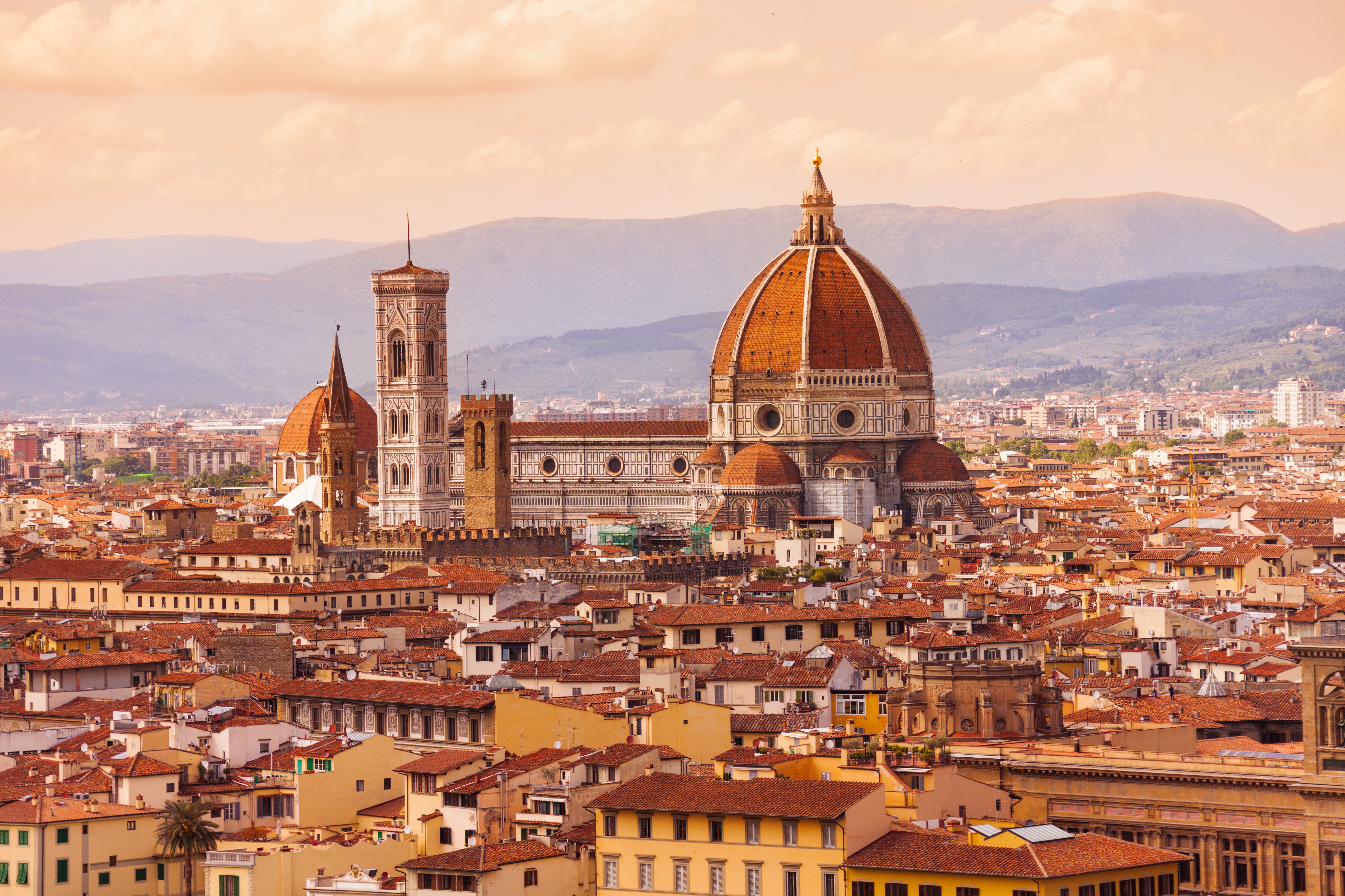 Spektakulær udsigt over Firenze med Santa Maria del Fiore domkirken i Toscana