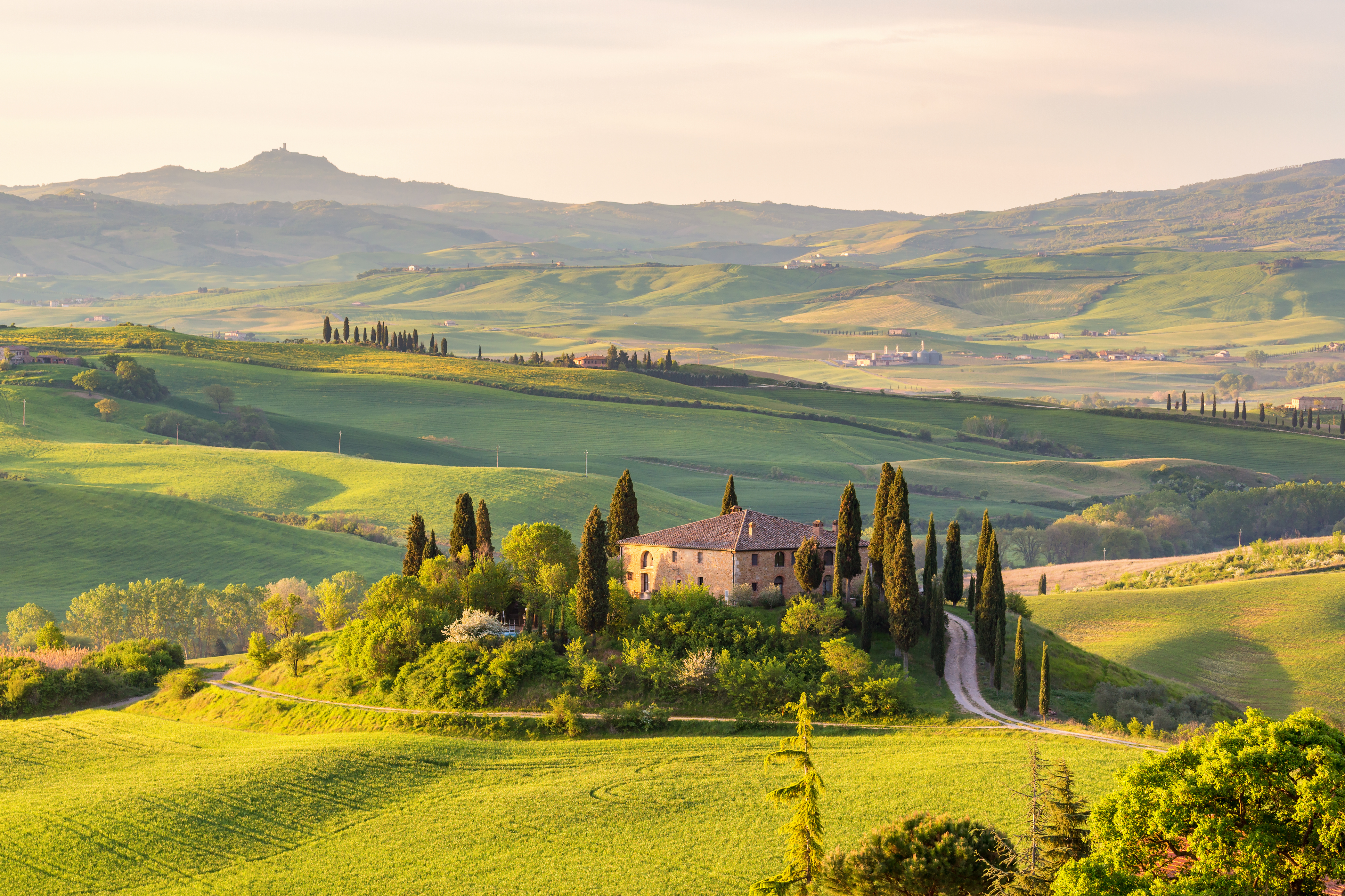 Charmerende villa i det toscanske landskab ved solopgang, tæt på Montecatini Terme og Andrea Bocellis hjemby