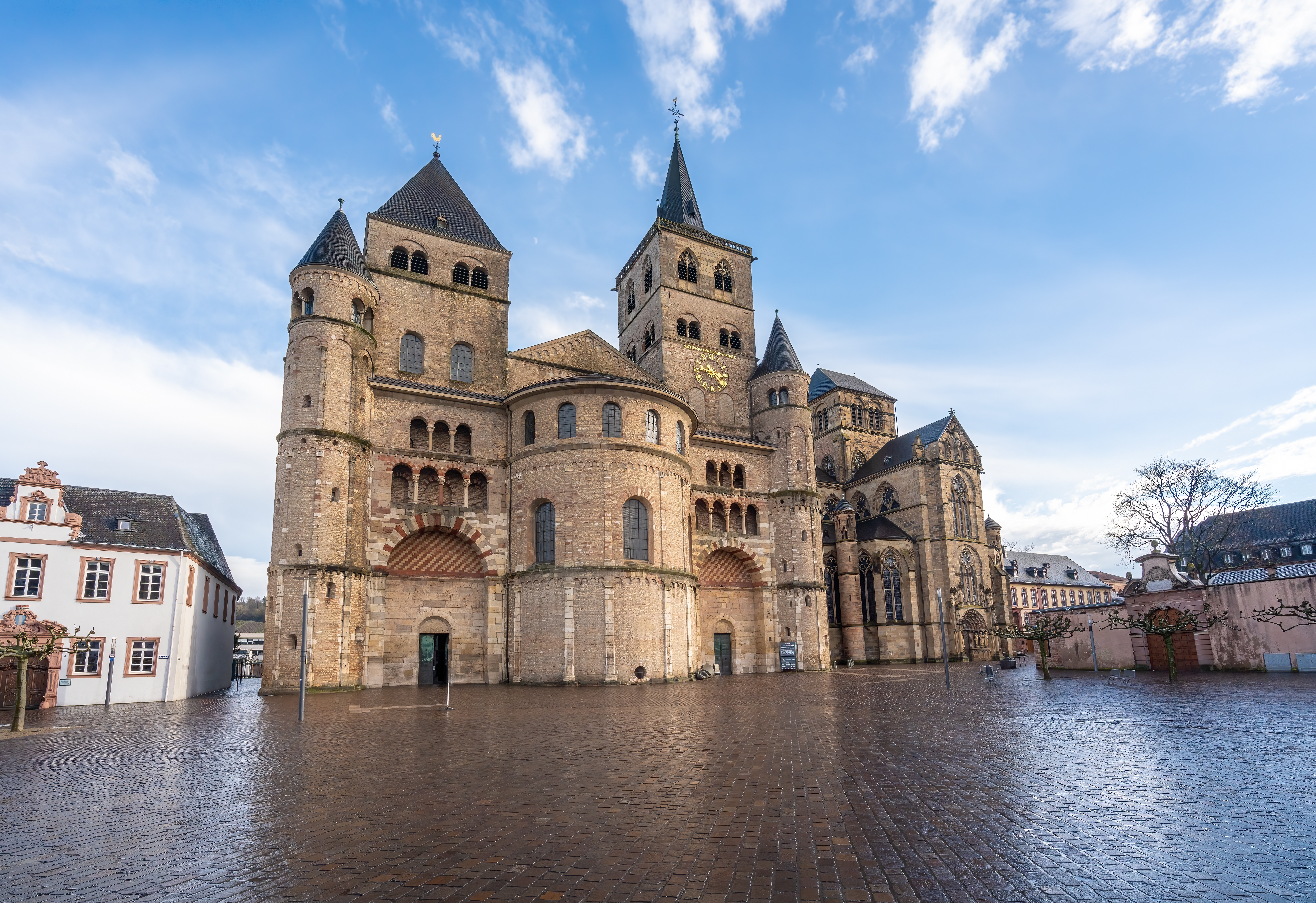 Trier Dom Sankt Peter med gotisk arkitektur i Tyskland