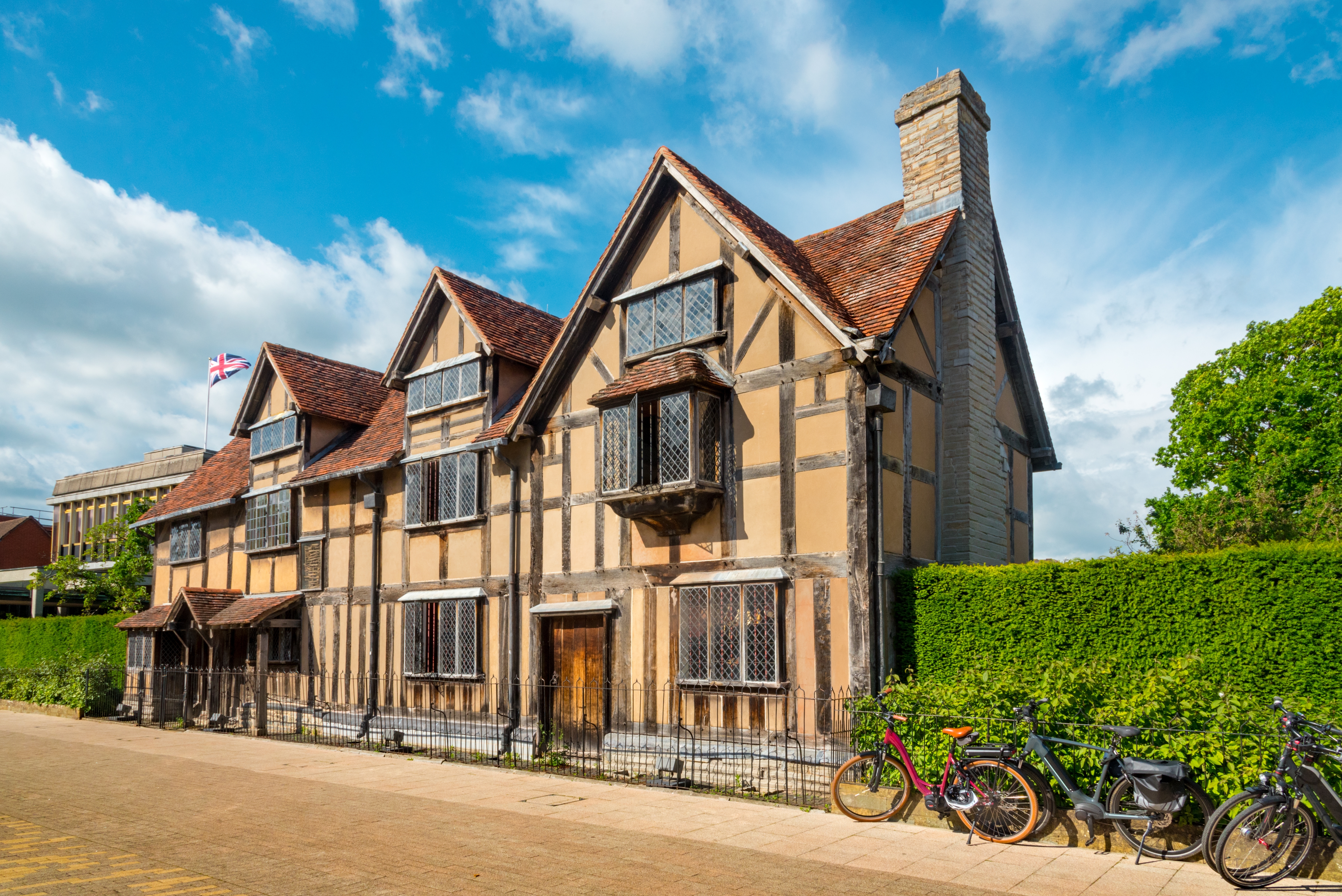 William Shakespeares fødested - et traditionelt Tudor-hus med bindingsværk i den historiske by Stratford-upon-Avon i Midtengland