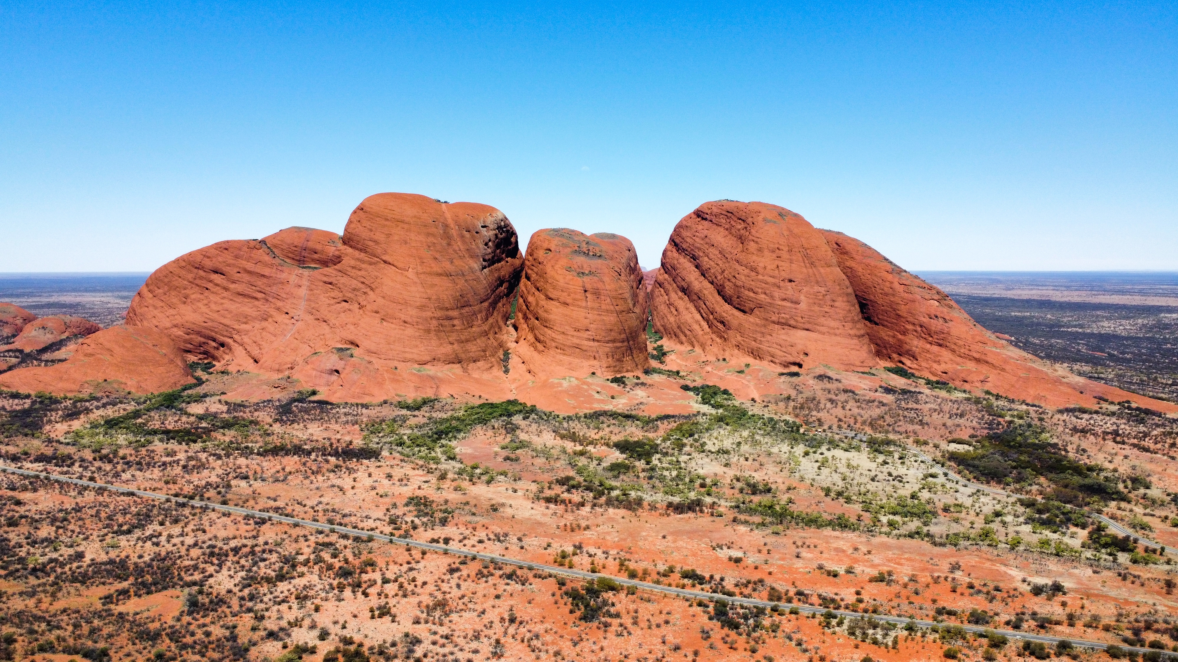 Fuglefoto af de røde sandstensformationer ved Kata Tjuta i Australiens Northern Territory
