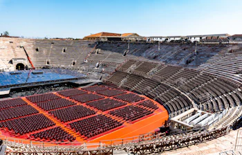 Antik romersk arena i Verona Italien med moderne sceneopsætning