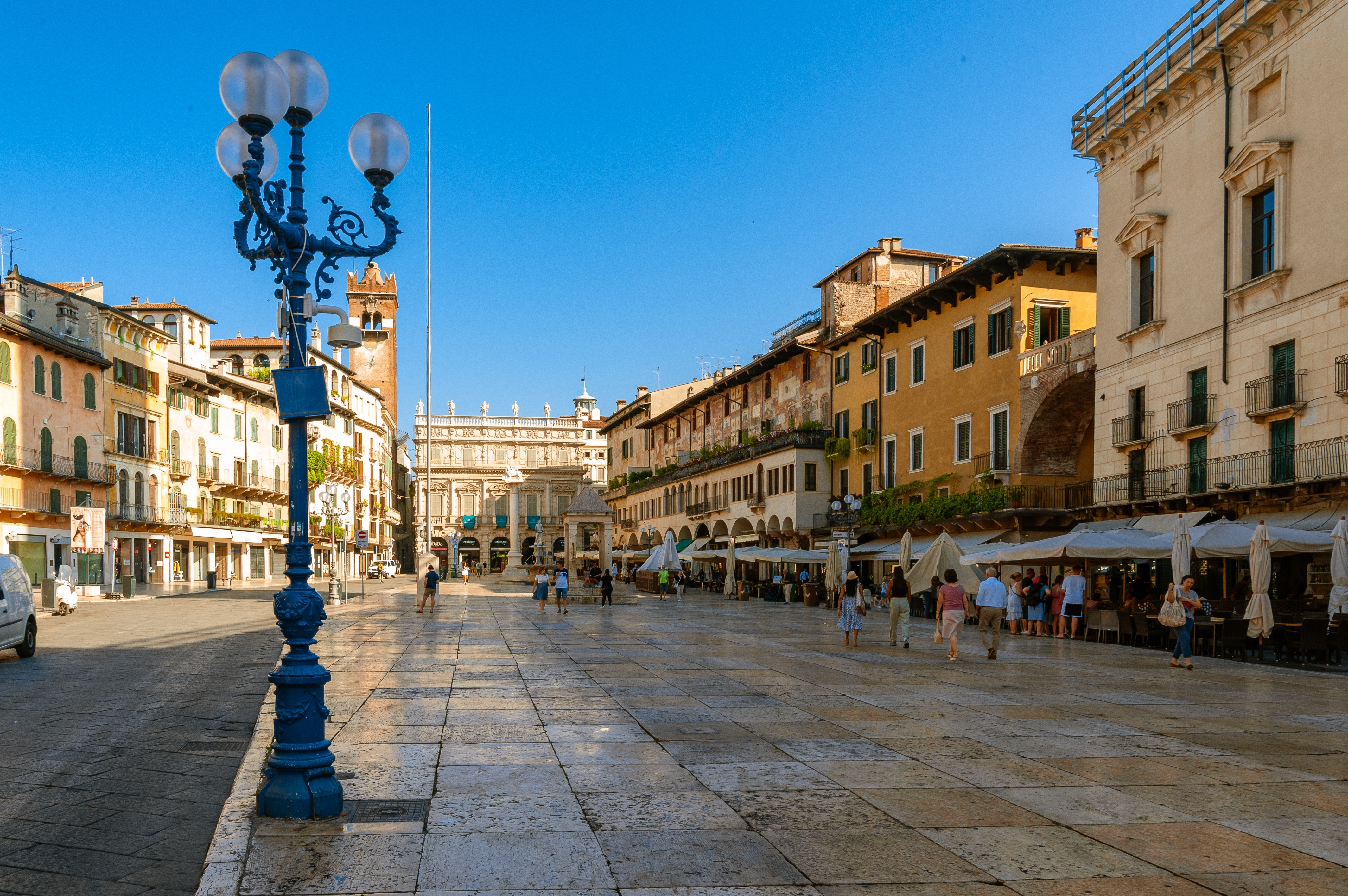 UNESCO verdensarv torvet i Verona Italien med historiske bygninger