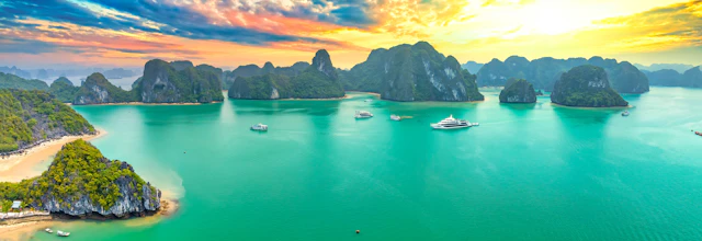 Vietnam rejsemål Ha Long Bay med imponerende limestone øer og krystalklart vand