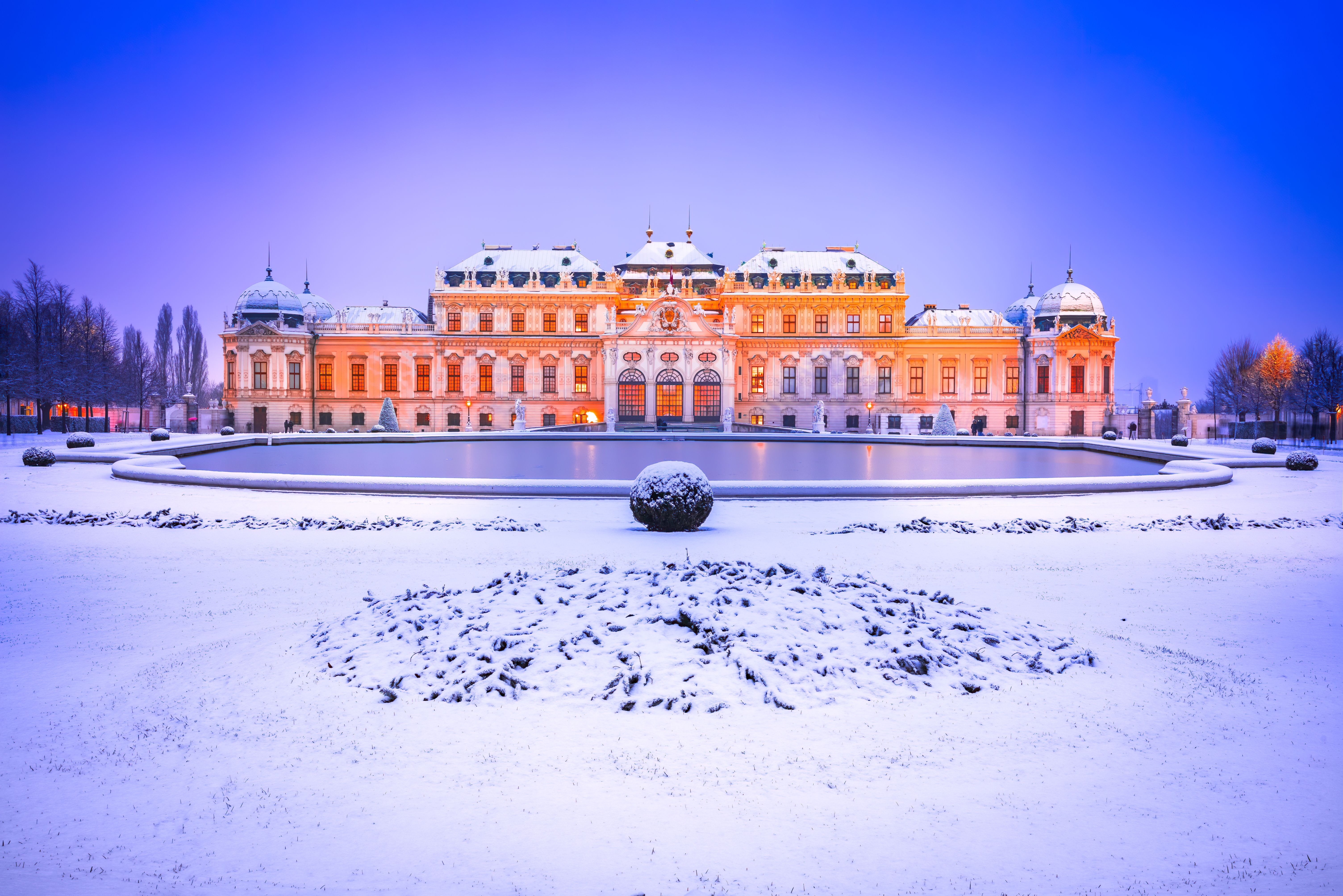 Wien Belvedere have om vinteren med oplyst barokpalads i Østrig