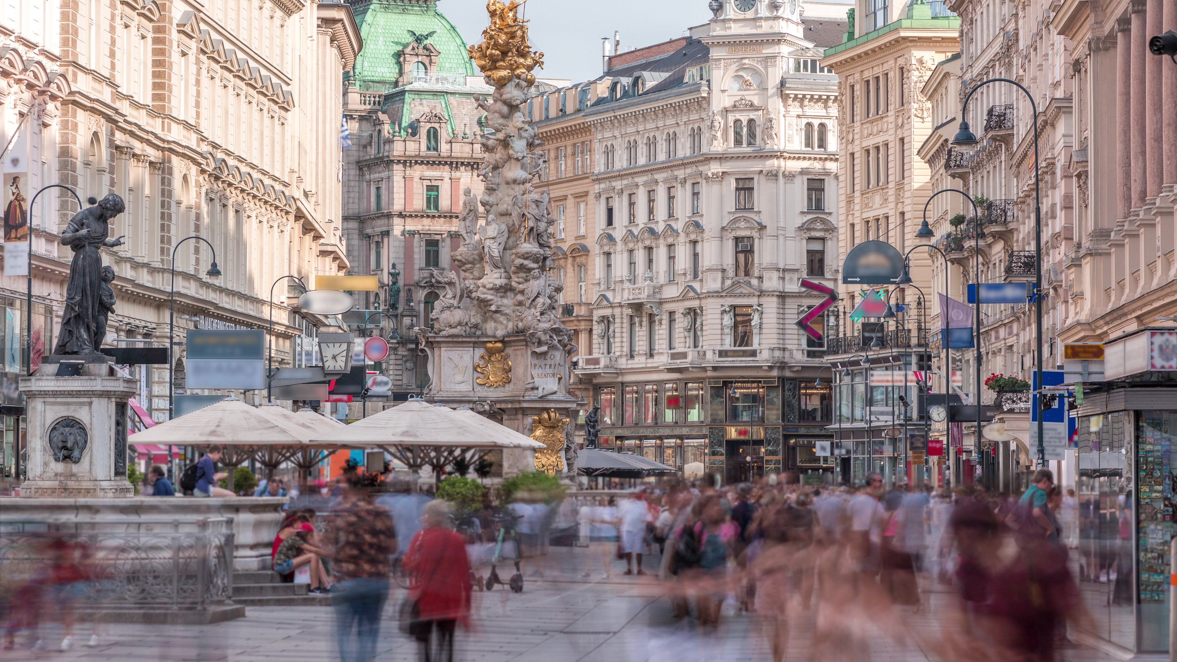 Wien historisk bymidte med Graben og den beromte pestsoejle hvor mange turister besøger området