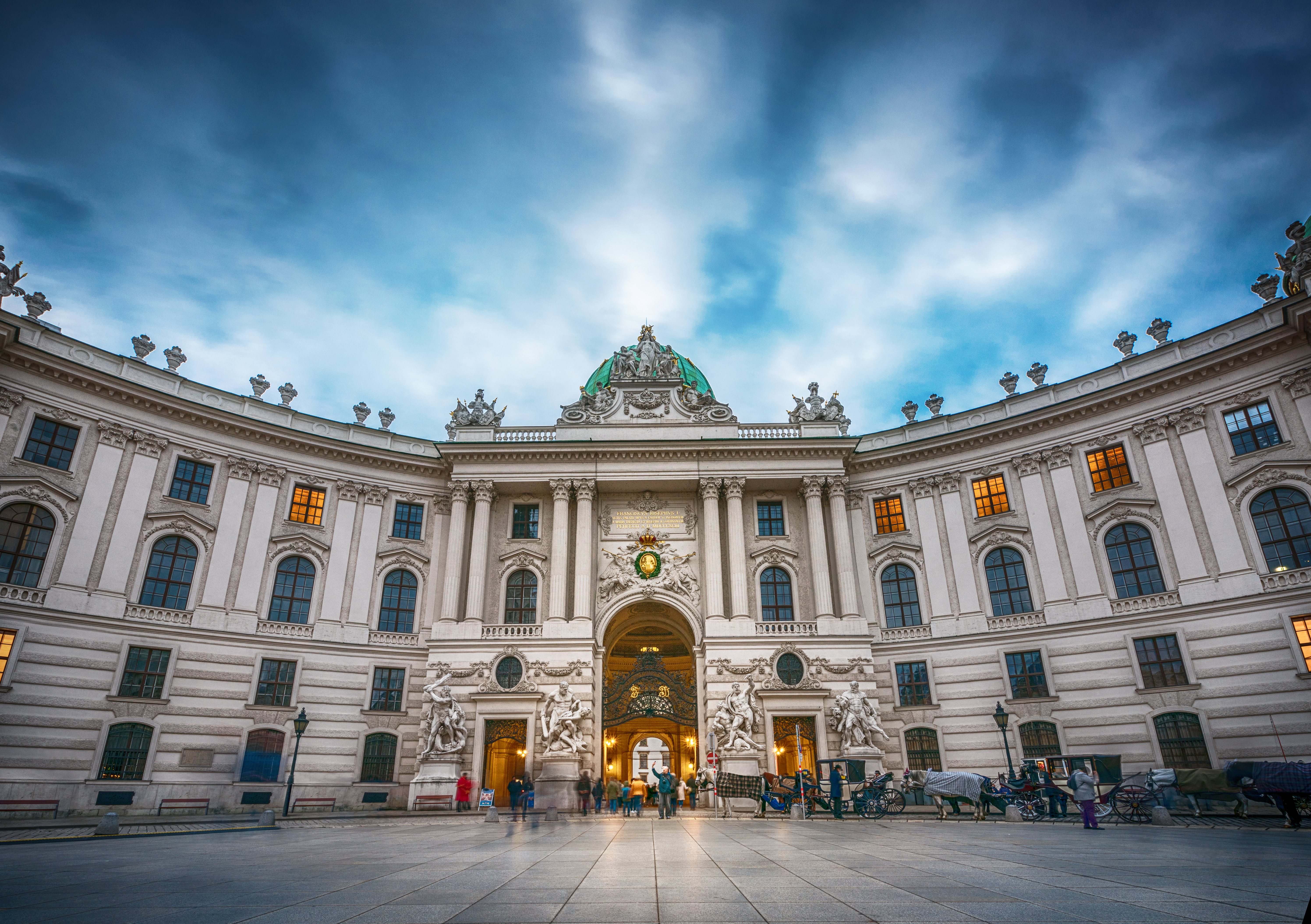 Habsburg dynastiets Hofburg Palads i Wien med klassisk østrigsk imperialarkitektur