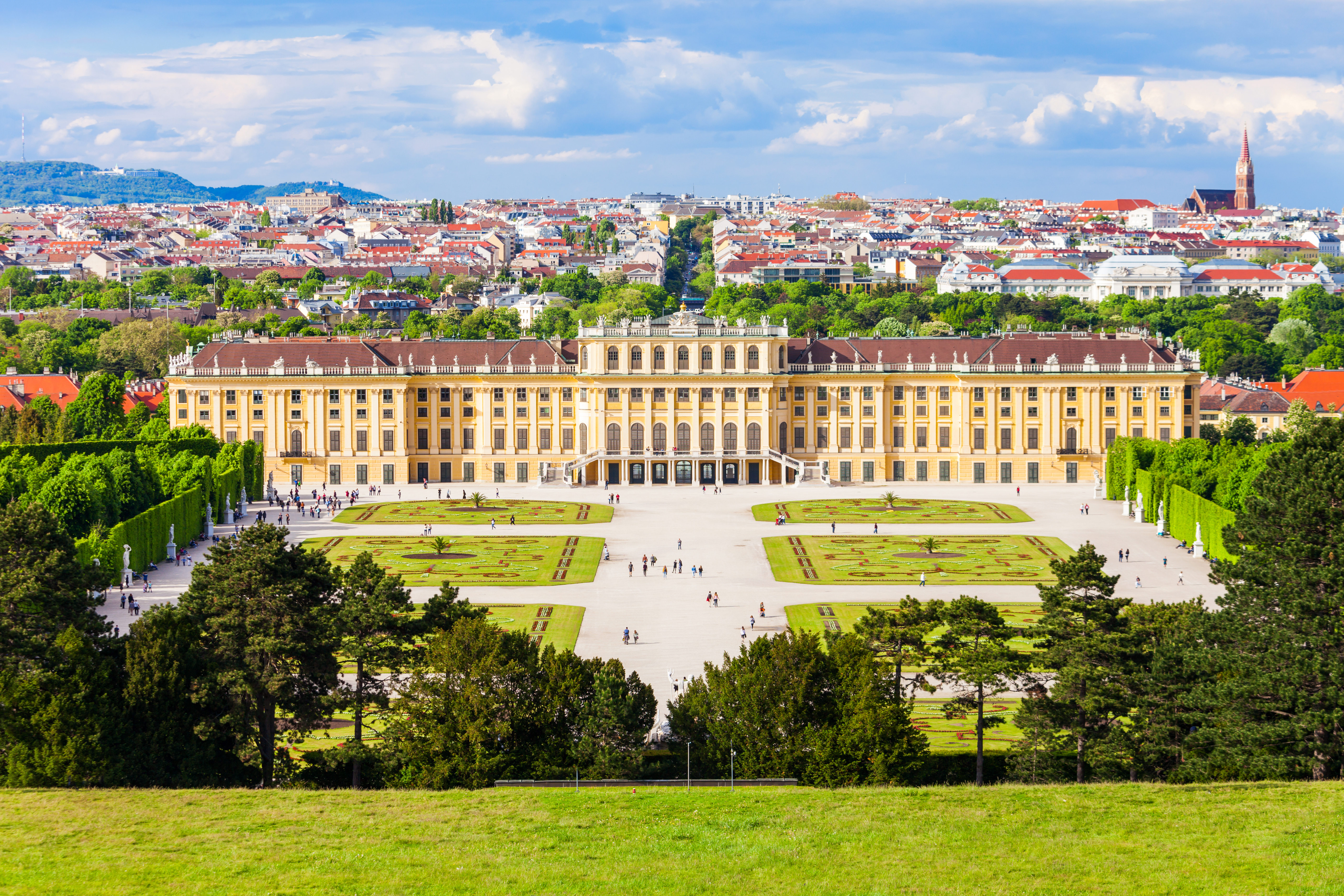 Det historiske Schönbrunn Slot med park og panoramaudsigt over Wien